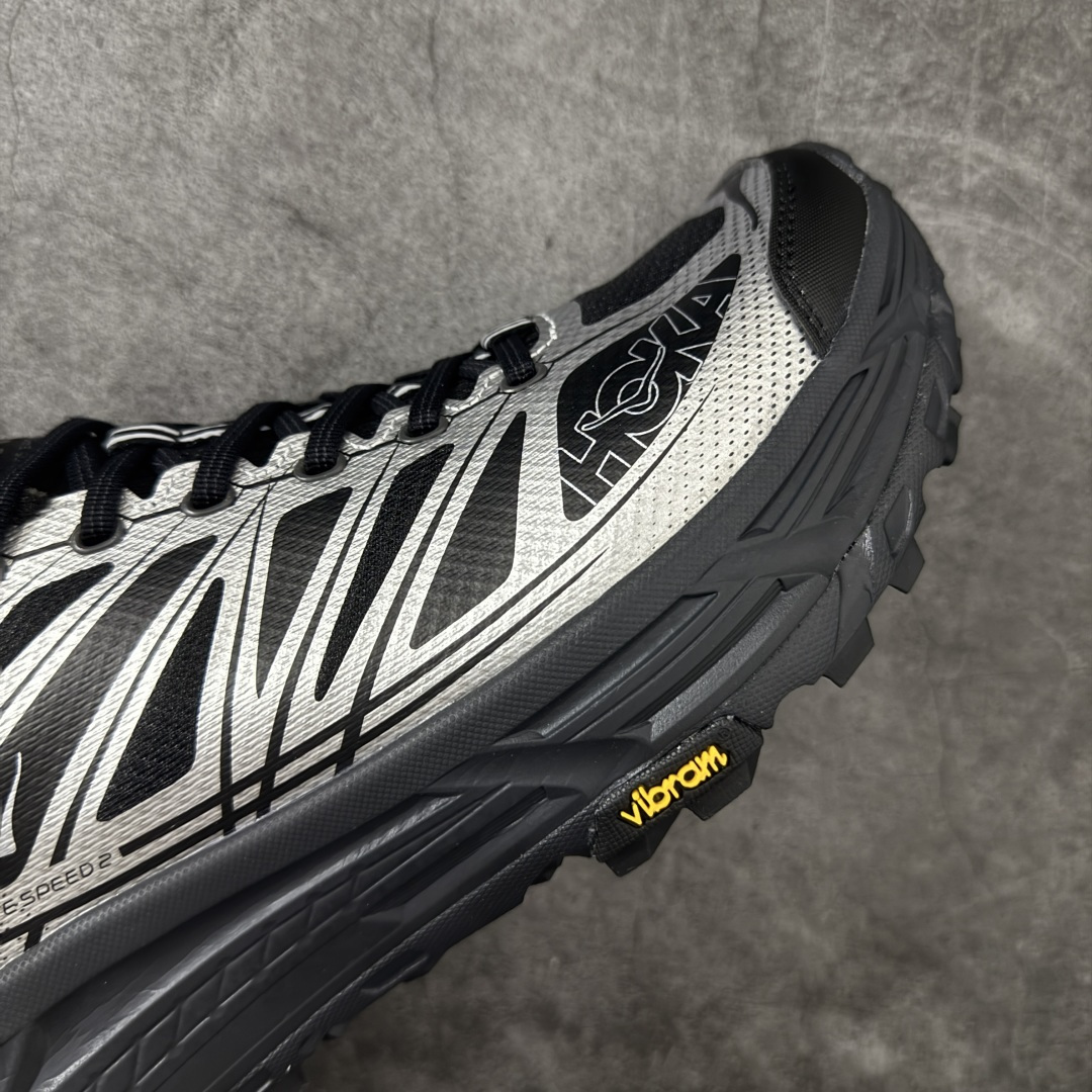 图片[6]-【纯原H版】HOKA ONE ONE Mafate Speed 2 Low 玛法特2代系列低帮轻量户外越野休闲运动慢跑鞋 正确组合底 市场顶级版本 上脚赞到报爆 轻盈舒适 鞋面采用超轻的无缝架构 轻薄的TPU贴在透气的鞋面材料上 减轻重量同时也保证了支撑性 鞋底采用滚动平衡技术 引导跑者回归自然步态 祖传的神奇EVA材质中底依旧是一如既往地表现优秀 能提供充足的缓震 作为HOKA家的越野跑鞋 VIBRAM 橡胶大底也是必不可少的 即便在复杂湿滑的地形 依旧能有良好的抓地力及稳定性 鞋带采用了弹性不易松脱的扁宽弹性鞋带 前掌与中掌部分也进行了加宽 也更加适合亚洲人的脚型 是一款十分全面且足够强悍的户外硬核越野鞋 日常搭配的话短裤是基本不挑 阔腿裤 工装裤以及各种长筒牛仔裤都可以 尺码：36 36.5 37.5 38 38.5 39 40 40.5 41 42 42.5 43 44 44.5 45-选品中心