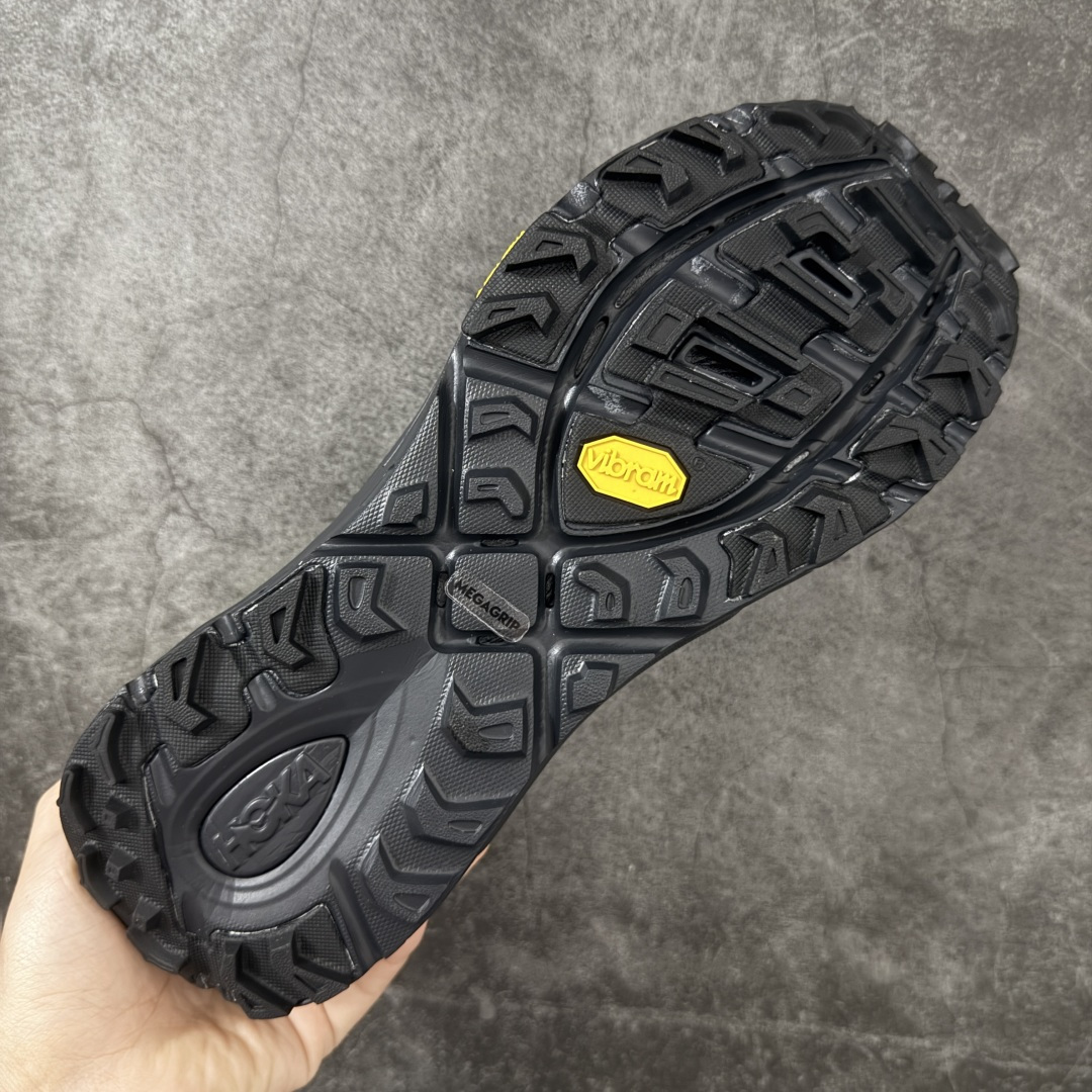 图片[9]-【纯原H版】HOKA ONE ONE Mafate Speed 2 Low 玛法特2代系列低帮轻量户外越野休闲运动慢跑鞋 正确组合底 市场顶级版本 上脚赞到报爆 轻盈舒适 鞋面采用超轻的无缝架构 轻薄的TPU贴在透气的鞋面材料上 减轻重量同时也保证了支撑性 鞋底采用滚动平衡技术 引导跑者回归自然步态 祖传的神奇EVA材质中底依旧是一如既往地表现优秀 能提供充足的缓震 作为HOKA家的越野跑鞋 VIBRAM 橡胶大底也是必不可少的 即便在复杂湿滑的地形 依旧能有良好的抓地力及稳定性 鞋带采用了弹性不易松脱的扁宽弹性鞋带 前掌与中掌部分也进行了加宽 也更加适合亚洲人的脚型 是一款十分全面且足够强悍的户外硬核越野鞋 日常搭配的话短裤是基本不挑 阔腿裤 工装裤以及各种长筒牛仔裤都可以 尺码：36 36.5 37.5 38 38.5 39 40 40.5 41 42 42.5 43 44 44.5 45-选品中心