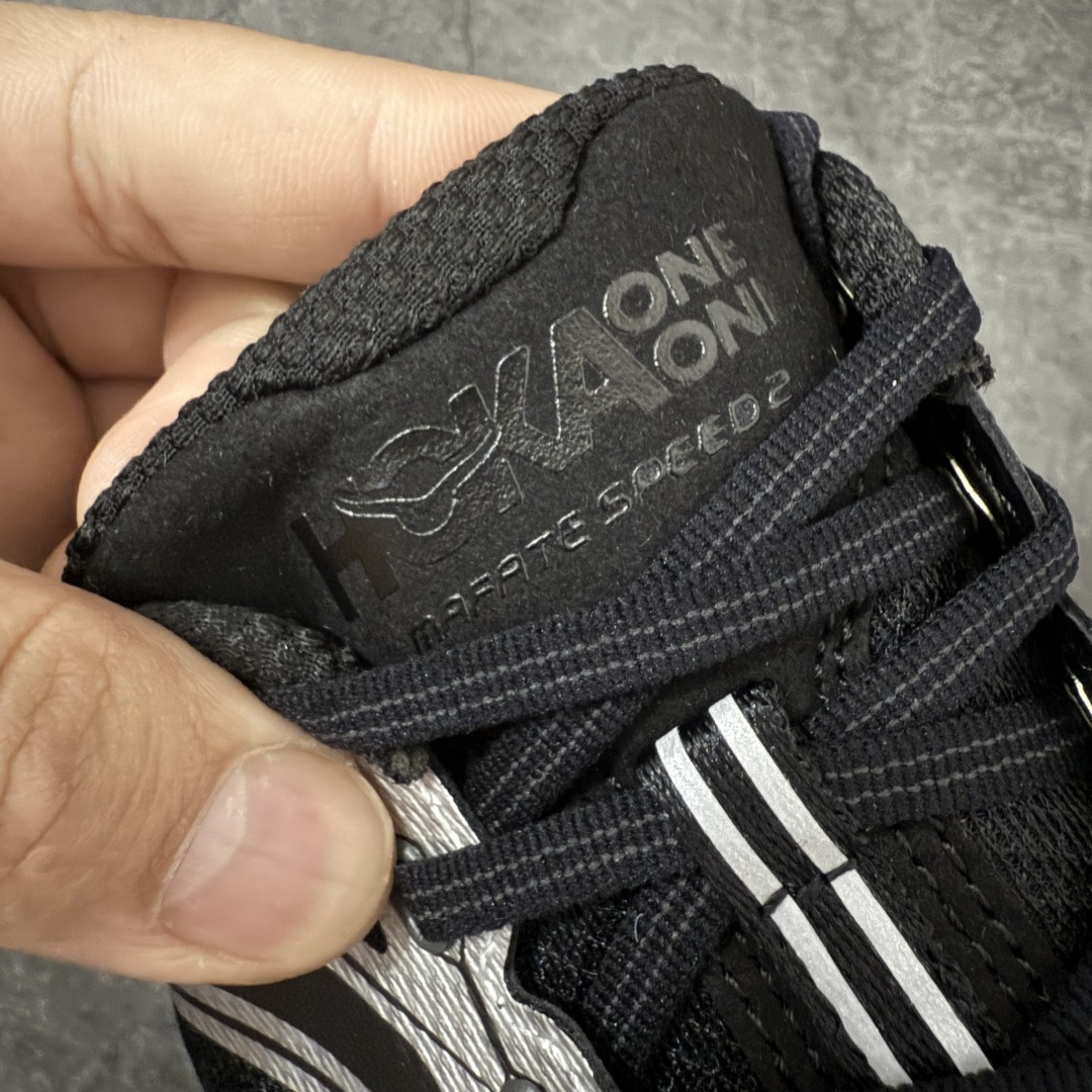 图片[6]-【纯原H版】HOKA ONE ONE Mafate Speed 2 Low 玛法特2代系列低帮轻量户外越野休闲运动慢跑鞋 正确组合底 市场顶级版本 上脚赞到报爆 轻盈舒适 鞋面采用超轻的无缝架构 轻薄的TPU贴在透气的鞋面材料上 减轻重量同时也保证了支撑性 鞋底采用滚动平衡技术 引导跑者回归自然步态 祖传的神奇EVA材质中底依旧是一如既往地表现优秀 能提供充足的缓震 作为HOKA家的越野跑鞋 VIBRAM 橡胶大底也是必不可少的 即便在复杂湿滑的地形 依旧能有良好的抓地力及稳定性 鞋带采用了弹性不易松脱的扁宽弹性鞋带 前掌与中掌部分也进行了加宽 也更加适合亚洲人的脚型 是一款十分全面且足够强悍的户外硬核越野鞋 日常搭配的话短裤是基本不挑 阔腿裤 工装裤以及各种长筒牛仔裤都可以 尺码：36 36.5 37.5 38 38.5 39 40 40.5 41 42 42.5 43 44 44.5 45-选品中心