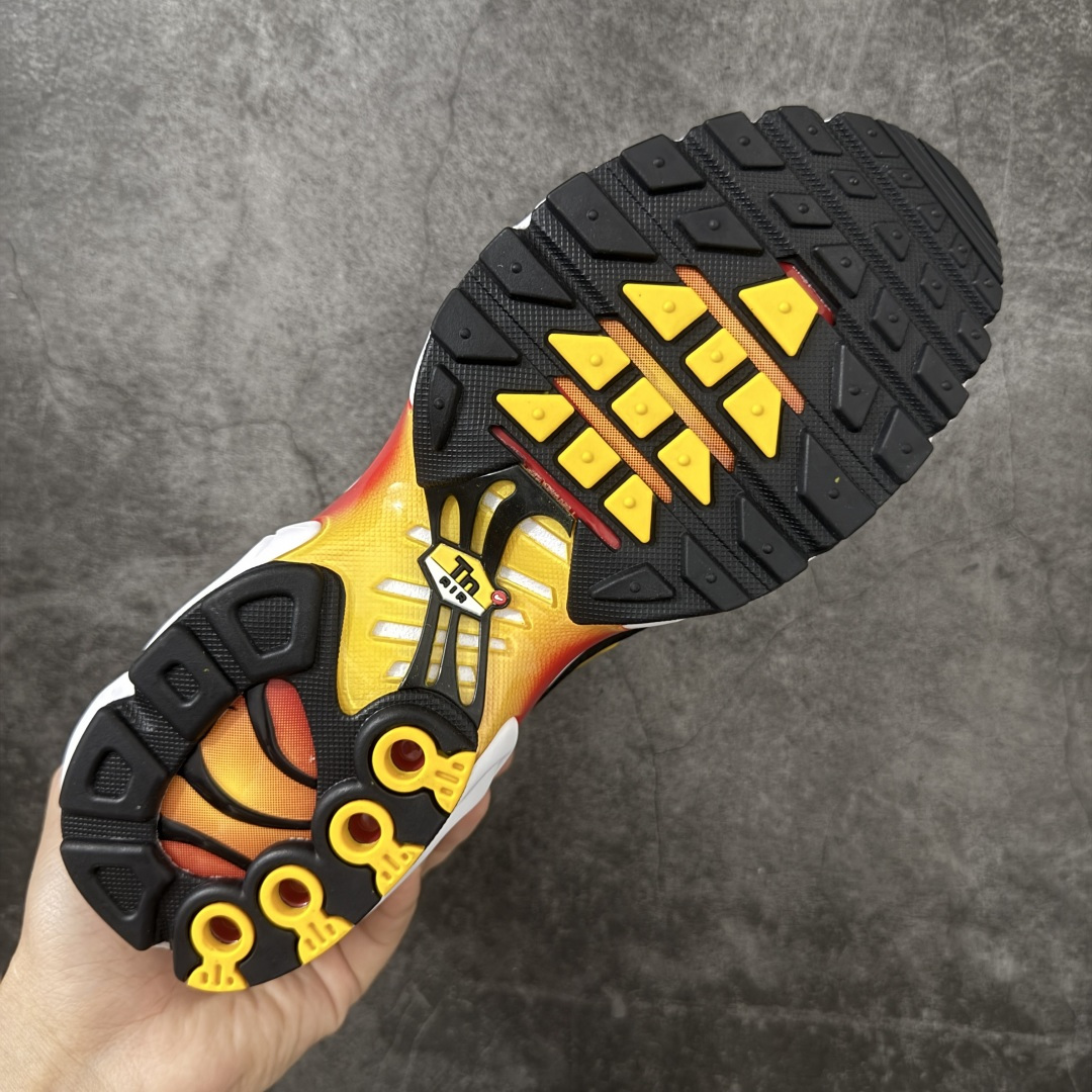 图片[9]-【Max纯原版】Nike Air Max Plus TN气垫系列跑鞋 全新一比一高端版本 真正的市场T1品质 更多配色陆续出货 真正的用心研发 一点一点抠出来的 品质 品控细节 随便闭眼对比市场任何版本 全套原纸板楦头开发 完美呈现版型 工艺流程均与原鞋保持一致 Turned Air 中底缓震技术 鞋面弧度与大底弧度一致 鞋头正确TPU材质 鞋面高频TPU材质1.0厚度 原鞋一致层次感 超越公司货的品控标准 多道QC质检 货号：DX0755-600 尺码：36 36.5 37.5 38 38.5 39 40 40.5 41 42 42.5 43 44 44.5 45 46-选品中心