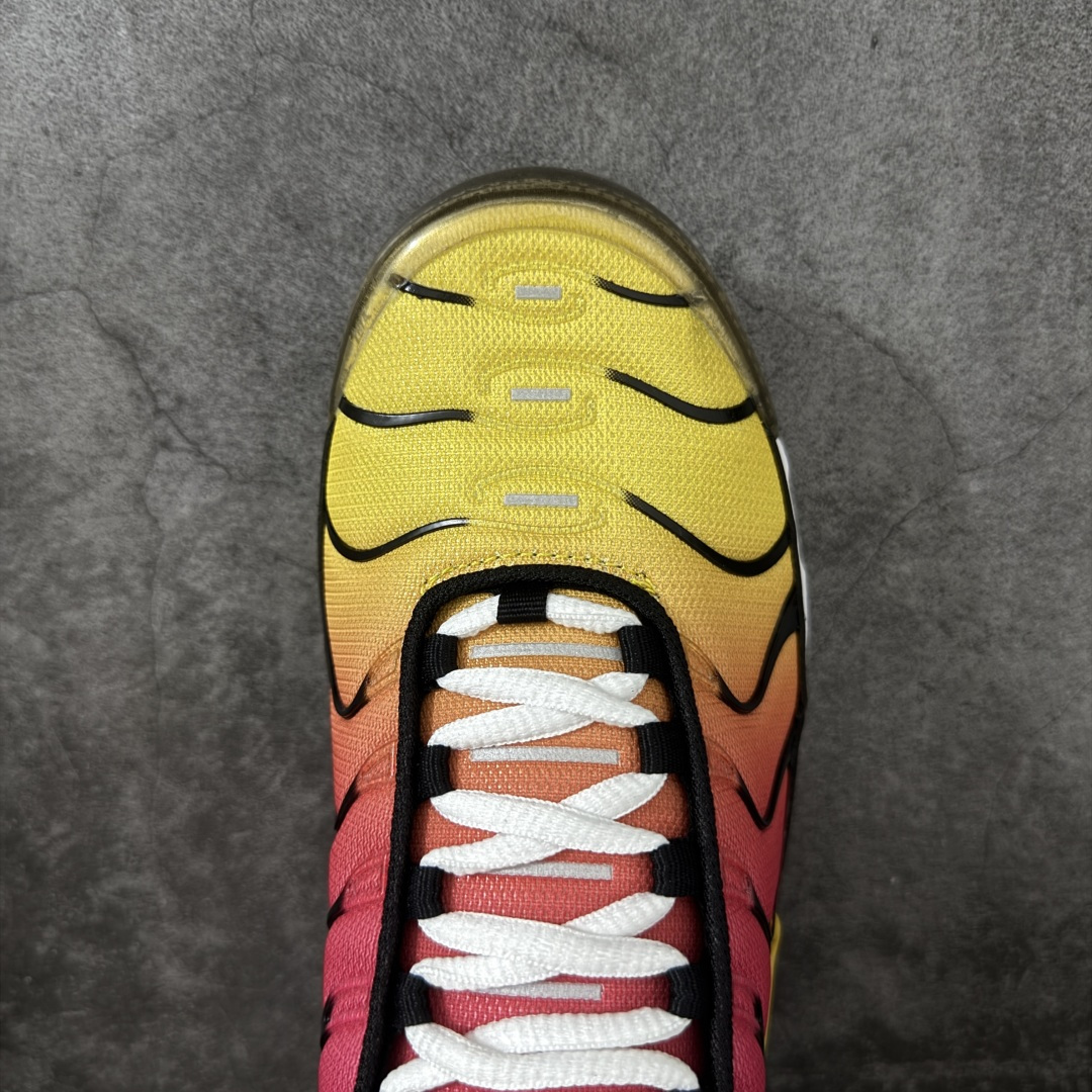图片[5]-【Max纯原版】Nike Air Max Plus TN气垫系列跑鞋 全新一比一高端版本 真正的市场T1品质 更多配色陆续出货 真正的用心研发 一点一点抠出来的 品质 品控细节 随便闭眼对比市场任何版本 全套原纸板楦头开发 完美呈现版型 工艺流程均与原鞋保持一致 Turned Air 中底缓震技术 鞋面弧度与大底弧度一致 鞋头正确TPU材质 鞋面高频TPU材质1.0厚度 原鞋一致层次感 超越公司货的品控标准 多道QC质检 货号：DX0755-600 尺码：36 36.5 37.5 38 38.5 39 40 40.5 41 42 42.5 43 44 44.5 45 46-选品中心