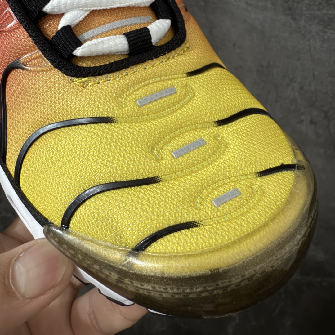图片[5]-【Max纯原版】Nike Air Max Plus TN气垫系列跑鞋 全新一比一高端版本 真正的市场T1品质 更多配色陆续出货 真正的用心研发 一点一点抠出来的 品质 品控细节 随便闭眼对比市场任何版本 全套原纸板楦头开发 完美呈现版型 工艺流程均与原鞋保持一致 Turned Air 中底缓震技术 鞋面弧度与大底弧度一致 鞋头正确TPU材质 鞋面高频TPU材质1.0厚度 原鞋一致层次感 超越公司货的品控标准 多道QC质检 货号：DX0755-600 尺码：36 36.5 37.5 38 38.5 39 40 40.5 41 42 42.5 43 44 44.5 45 46-选品中心