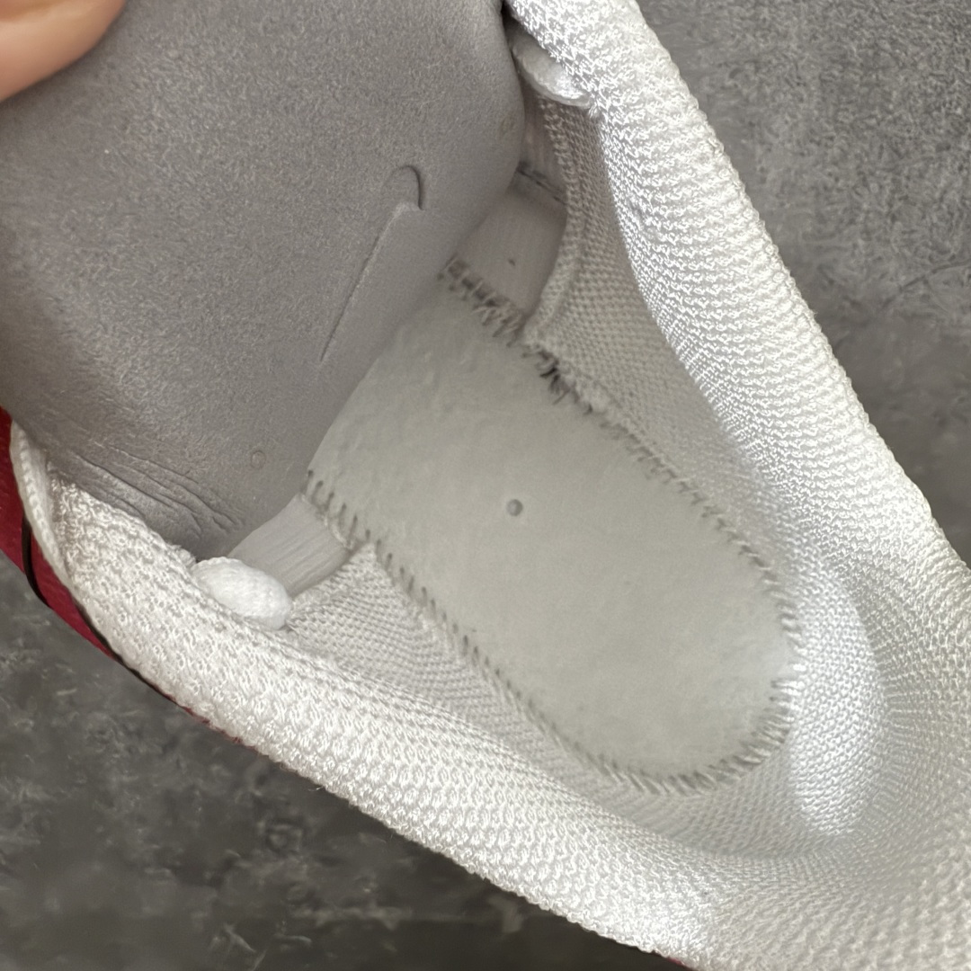 图片[9]-【Max纯原版】Nike Air Max Plus TN气垫系列跑鞋 全新一比一高端版本 真正的市场T1品质 更多配色陆续出货 真正的用心研发 一点一点抠出来的 品质 品控细节 随便闭眼对比市场任何版本 全套原纸板楦头开发 完美呈现版型 工艺流程均与原鞋保持一致 Turned Air 中底缓震技术 鞋面弧度与大底弧度一致 鞋头正确TPU材质 鞋面高频TPU材质1.0厚度 原鞋一致层次感 超越公司货的品控标准 多道QC质检 货号：DX0755-600 尺码：36 36.5 37.5 38 38.5 39 40 40.5 41 42 42.5 43 44 44.5 45 46-选品中心