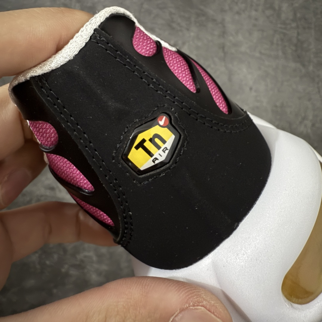 图片[2]-【Max纯原版】Nike Air Max Plus TN气垫系列跑鞋 全新一比一高端版本 真正的市场T1品质 更多配色陆续出货 真正的用心研发 一点一点抠出来的 品质 品控细节 随便闭眼对比市场任何版本 全套原纸板楦头开发 完美呈现版型 工艺流程均与原鞋保持一致 Turned Air 中底缓震技术 鞋面弧度与大底弧度一致 鞋头正确TPU材质 鞋面高频TPU材质1.0厚度 原鞋一致层次感 超越公司货的品控标准 多道QC质检 货号：DX0755-600 尺码：36 36.5 37.5 38 38.5 39 40 40.5 41 42 42.5 43 44 44.5 45 46-选品中心