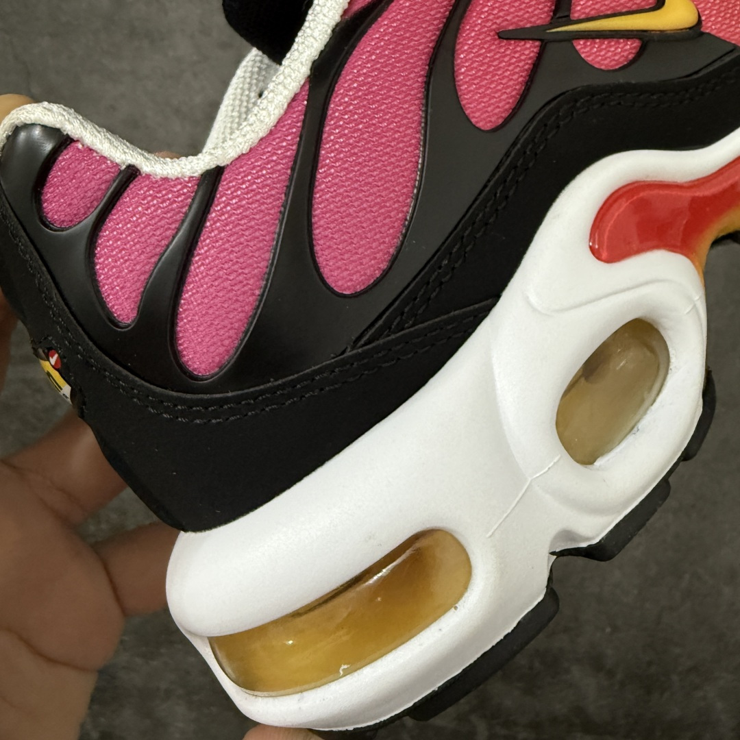 图片[3]-【Max纯原版】Nike Air Max Plus TN气垫系列跑鞋 全新一比一高端版本 真正的市场T1品质 更多配色陆续出货 真正的用心研发 一点一点抠出来的 品质 品控细节 随便闭眼对比市场任何版本 全套原纸板楦头开发 完美呈现版型 工艺流程均与原鞋保持一致 Turned Air 中底缓震技术 鞋面弧度与大底弧度一致 鞋头正确TPU材质 鞋面高频TPU材质1.0厚度 原鞋一致层次感 超越公司货的品控标准 多道QC质检 货号：DX0755-600 尺码：36 36.5 37.5 38 38.5 39 40 40.5 41 42 42.5 43 44 44.5 45 46-选品中心
