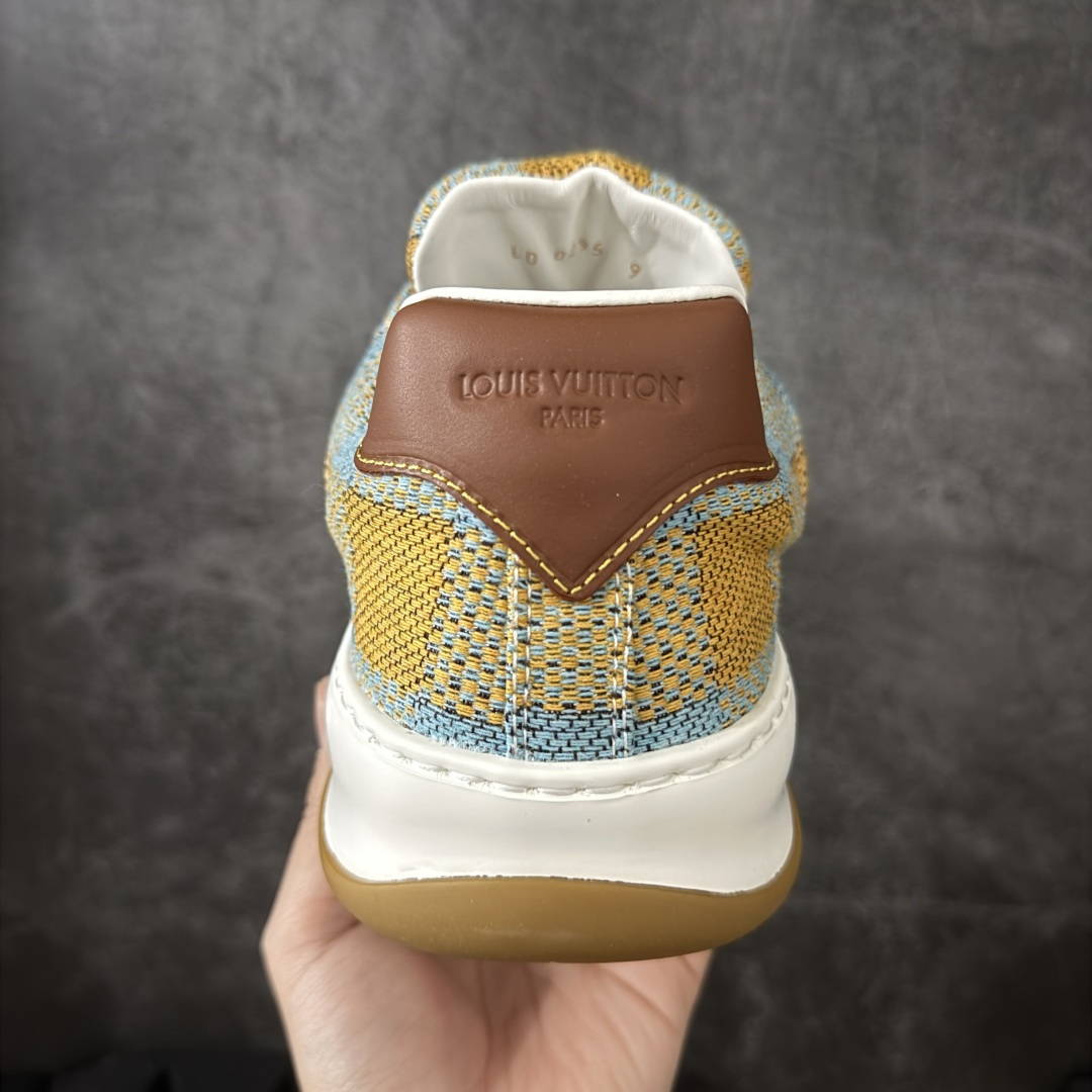 图片[4]-【专柜版/海淘代购】 LV 路易威登LOUIS VUITTON Tilted Low Sneakers 倾斜系列低帮复古休闲运动文化百搭板鞋 2026早春款板鞋 饼干鞋 市场最顶天花板 礼盒包装 正确细节 原鞋原材料1：1打造 完美版型做工 欢迎对比市场任何品质的货品 广东原产 升级原楦型开发纸版 包装说明书防尘布袋物件(附送官方快递加固牛皮纸外盒!!)#采用Monogram 丹宁布鞋面材质#鞋垫嵌入软脚感EVA物料#后跟耐弯折滴塑支撑片#全新开发TPR光泽组合隔色鞋底❗ 尺码：39 40 41 42 43 44 45 46-选品中心