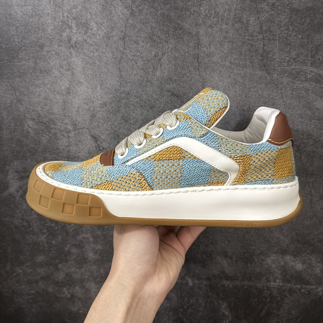 图片[2]-【专柜版/海淘代购】 LV 路易威登LOUIS VUITTON Tilted Low Sneakers 倾斜系列低帮复古休闲运动文化百搭板鞋 2026早春款板鞋 饼干鞋 市场最顶天花板 礼盒包装 正确细节 原鞋原材料1：1打造 完美版型做工 欢迎对比市场任何品质的货品 广东原产 升级原楦型开发纸版 包装说明书防尘布袋物件(附送官方快递加固牛皮纸外盒!!)#采用Monogram 丹宁布鞋面材质#鞋垫嵌入软脚感EVA物料#后跟耐弯折滴塑支撑片#全新开发TPR光泽组合隔色鞋底❗ 尺码：39 40 41 42 43 44 45 46-选品中心