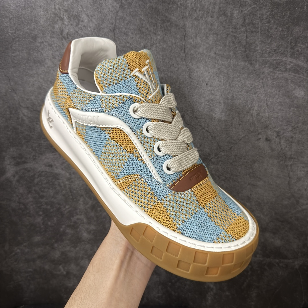 图片[3]-【专柜版/海淘代购】 LV 路易威登LOUIS VUITTON Tilted Low Sneakers 倾斜系列低帮复古休闲运动文化百搭板鞋 2026早春款板鞋 饼干鞋 市场最顶天花板 礼盒包装 正确细节 原鞋原材料1：1打造 完美版型做工 欢迎对比市场任何品质的货品 广东原产 升级原楦型开发纸版 包装说明书防尘布袋物件(附送官方快递加固牛皮纸外盒!!)#采用Monogram 丹宁布鞋面材质#鞋垫嵌入软脚感EVA物料#后跟耐弯折滴塑支撑片#全新开发TPR光泽组合隔色鞋底❗ 尺码：39 40 41 42 43 44 45 46-选品中心