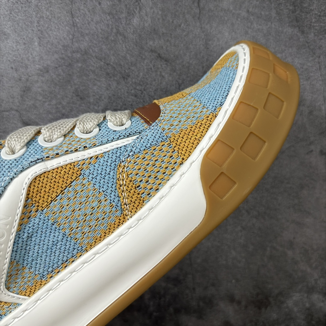 图片[6]-【专柜版/海淘代购】 LV 路易威登LOUIS VUITTON Tilted Low Sneakers 倾斜系列低帮复古休闲运动文化百搭板鞋 2026早春款板鞋 饼干鞋 市场最顶天花板 礼盒包装 正确细节 原鞋原材料1：1打造 完美版型做工 欢迎对比市场任何品质的货品 广东原产 升级原楦型开发纸版 包装说明书防尘布袋物件(附送官方快递加固牛皮纸外盒!!)#采用Monogram 丹宁布鞋面材质#鞋垫嵌入软脚感EVA物料#后跟耐弯折滴塑支撑片#全新开发TPR光泽组合隔色鞋底❗ 尺码：39 40 41 42 43 44 45 46-选品中心