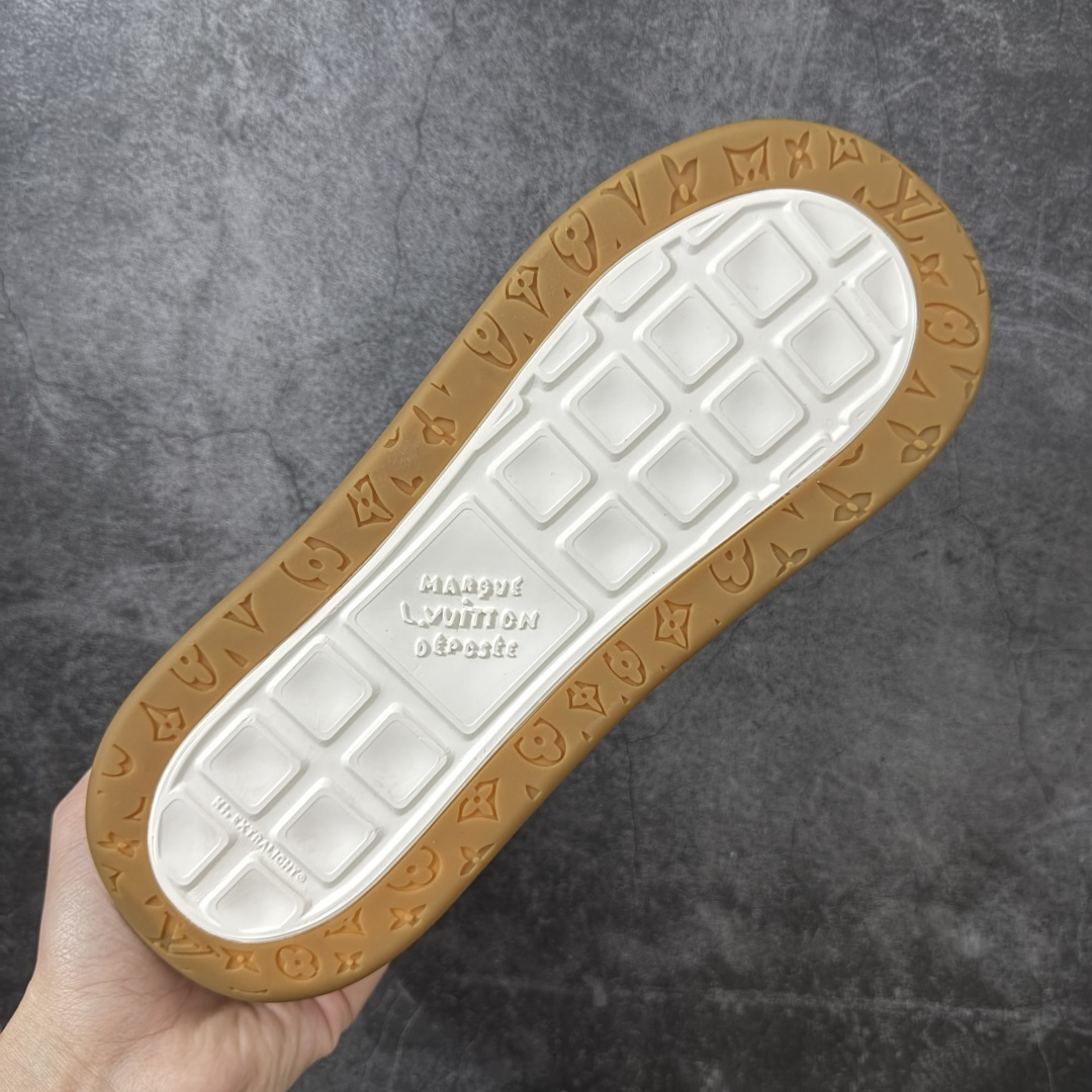 图片[9]-【专柜版/海淘代购】 LV 路易威登LOUIS VUITTON Tilted Low Sneakers 倾斜系列低帮复古休闲运动文化百搭板鞋 2026早春款板鞋 饼干鞋 市场最顶天花板 礼盒包装 正确细节 原鞋原材料1：1打造 完美版型做工 欢迎对比市场任何品质的货品 广东原产 升级原楦型开发纸版 包装说明书防尘布袋物件(附送官方快递加固牛皮纸外盒!!)#采用Monogram 丹宁布鞋面材质#鞋垫嵌入软脚感EVA物料#后跟耐弯折滴塑支撑片#全新开发TPR光泽组合隔色鞋底❗ 尺码：39 40 41 42 43 44 45 46-选品中心