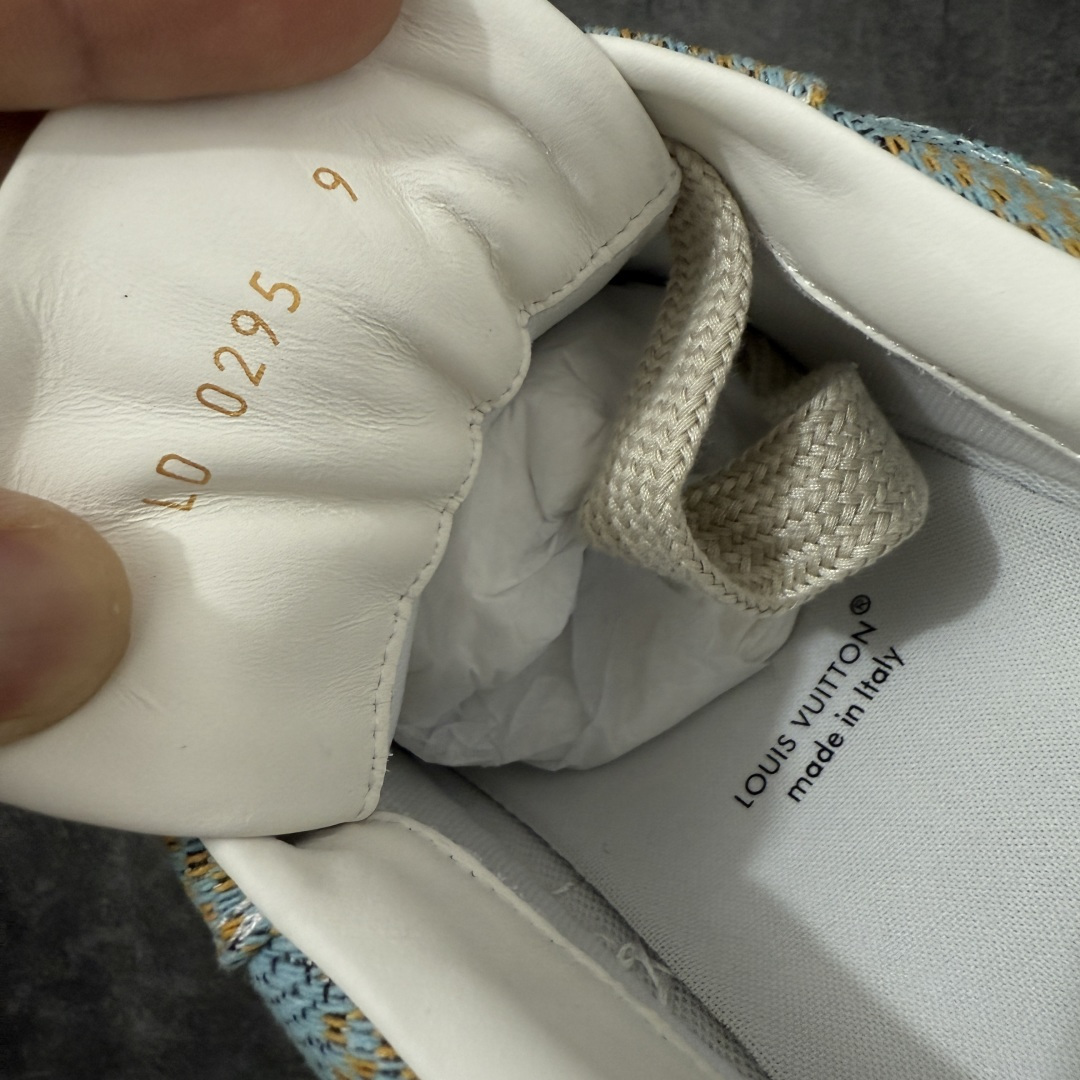 图片[7]-【专柜版/海淘代购】 LV 路易威登LOUIS VUITTON Tilted Low Sneakers 倾斜系列低帮复古休闲运动文化百搭板鞋 2026早春款板鞋 饼干鞋 市场最顶天花板 礼盒包装 正确细节 原鞋原材料1：1打造 完美版型做工 欢迎对比市场任何品质的货品 广东原产 升级原楦型开发纸版 包装说明书防尘布袋物件(附送官方快递加固牛皮纸外盒!!)#采用Monogram 丹宁布鞋面材质#鞋垫嵌入软脚感EVA物料#后跟耐弯折滴塑支撑片#全新开发TPR光泽组合隔色鞋底❗ 尺码：39 40 41 42 43 44 45 46-选品中心
