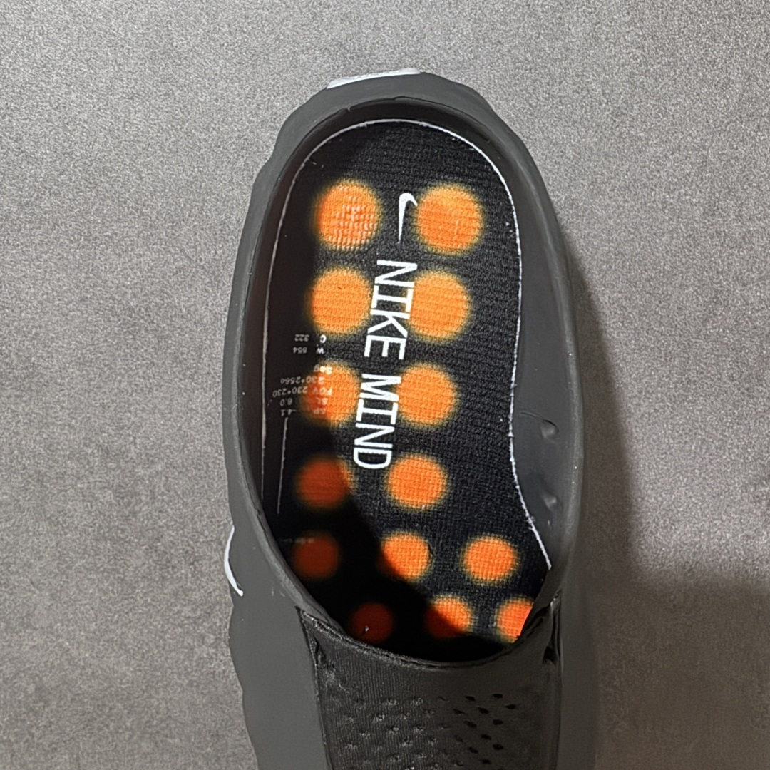 图片[6]-【公司级】Nike Mind 001 黑科技足底按摩舒适柔软包头拖鞋 该系列首作 Mind 001 从神经科学中汲取灵感，打造出一款不仅外观独特，更能为穿着者带来别样感知体验的运动拖鞋，此次新作将继续延续此核心方向。历时十年打磨的 Mind 系列，承载着 Nike 对未来鞋款的愿景呈现。系列中的每双鞋，外底均由 22 个独立泡沫结节构成，旨在模拟赤足般的体验。这些结节通过与足底感官感受器的相互作用，从而促进人体的自然步态。 货号：HQ4307-003、HQ4307-002、HQ4307-001、HQ4307-600 尺码：36-48-选品中心