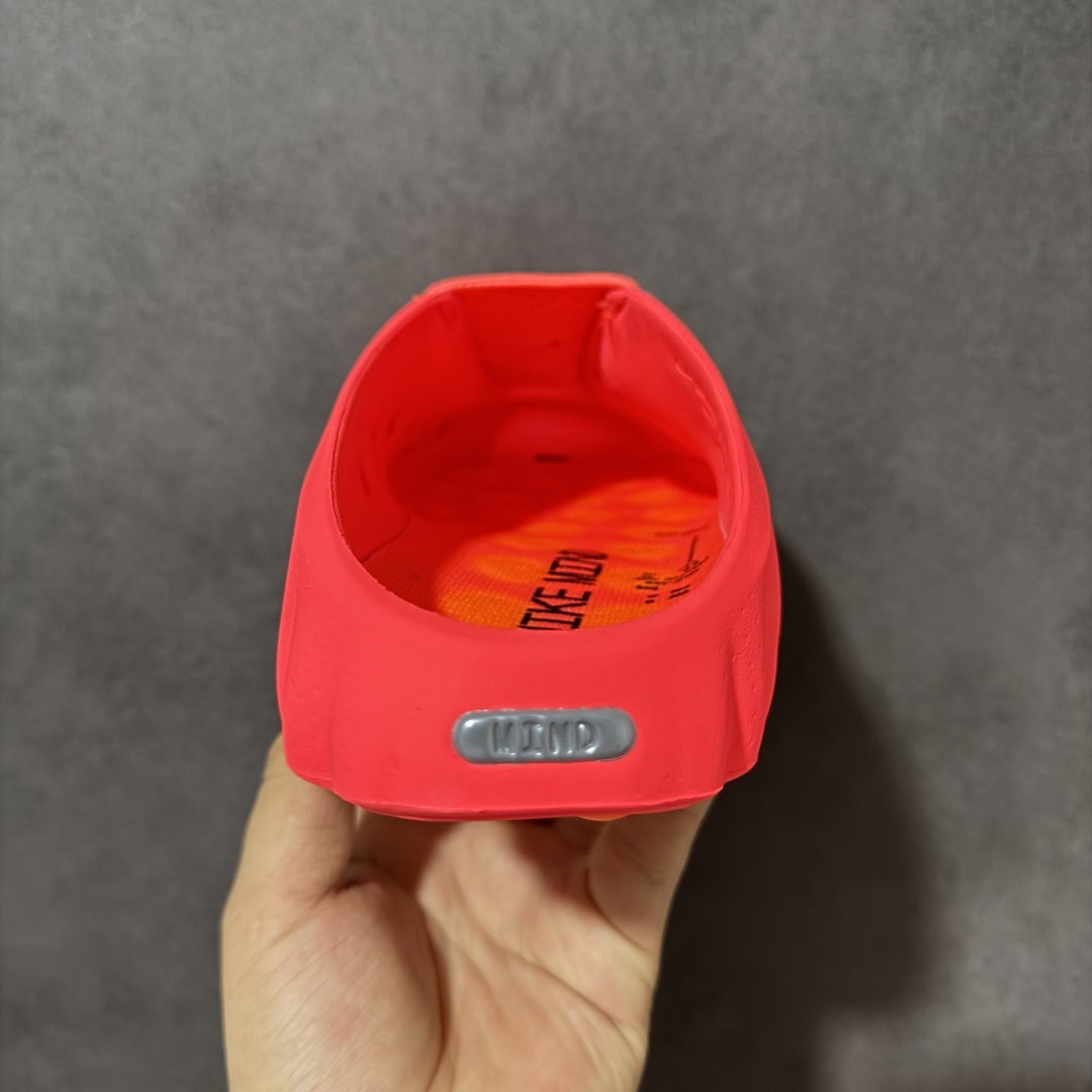 图片[4]-【公司级】Nike Mind 001 黑科技足底按摩舒适柔软包头拖鞋 该系列首作 Mind 001 从神经科学中汲取灵感，打造出一款不仅外观独特，更能为穿着者带来别样感知体验的运动拖鞋，此次新作将继续延续此核心方向。历时十年打磨的 Mind 系列，承载着 Nike 对未来鞋款的愿景呈现。系列中的每双鞋，外底均由 22 个独立泡沫结节构成，旨在模拟赤足般的体验。这些结节通过与足底感官感受器的相互作用，从而促进人体的自然步态。 货号：HQ4307-003、HQ4307-002、HQ4307-001、HQ4307-600 尺码：36-48-选品中心