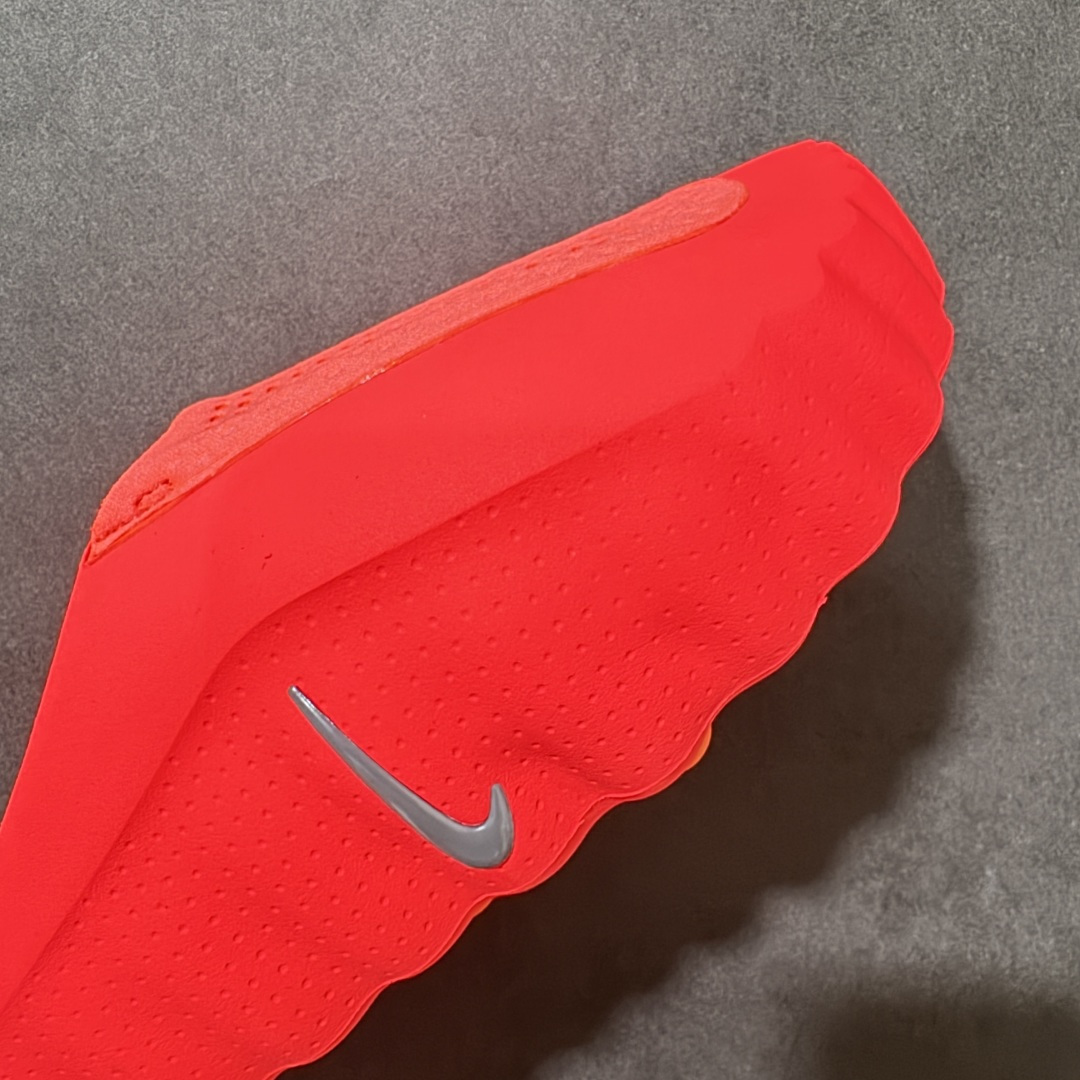 图片[8]-【公司级】Nike Mind 001 黑科技足底按摩舒适柔软包头拖鞋 该系列首作 Mind 001 从神经科学中汲取灵感，打造出一款不仅外观独特，更能为穿着者带来别样感知体验的运动拖鞋，此次新作将继续延续此核心方向。历时十年打磨的 Mind 系列，承载着 Nike 对未来鞋款的愿景呈现。系列中的每双鞋，外底均由 22 个独立泡沫结节构成，旨在模拟赤足般的体验。这些结节通过与足底感官感受器的相互作用，从而促进人体的自然步态。 货号：HQ4307-003、HQ4307-002、HQ4307-001、HQ4307-600 尺码：36-48-选品中心