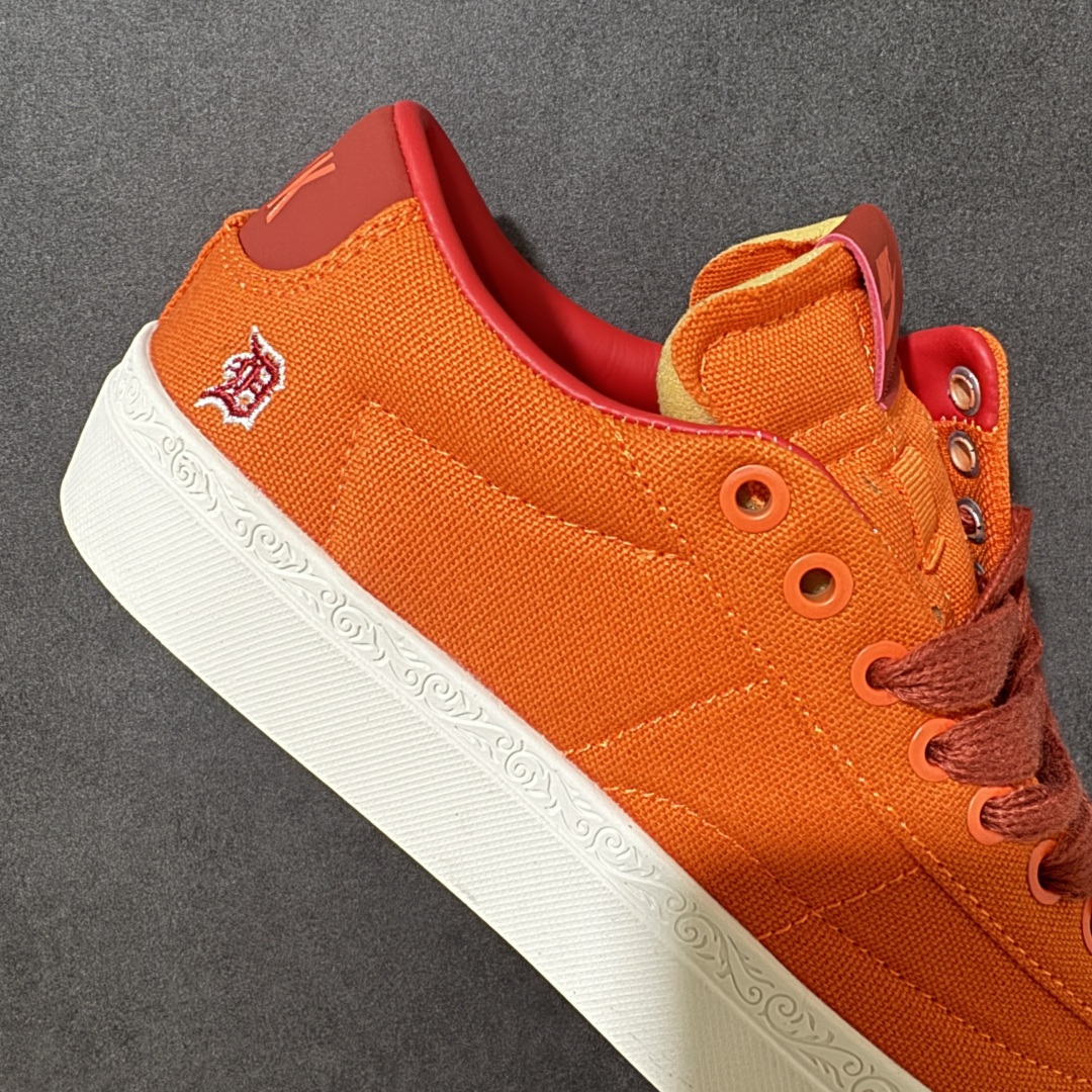 图片[7]-【公司级】Devin Booker x Nike Blazer Low Detroit Tigers 布克联名 后跟位置非常具有底特律街头味道的字体 D 代表布克的名字首字母 细看鞋底包边还暗藏浮雕刻画 后跟也标注了 Book 字样 和 D 结合起来就是 D Book 货号： HQ2054-800 尺码： 36 36.5 37.5 38 38.5 39 40 40.5 41 42 42.5 43 44 44.5 45-选品中心