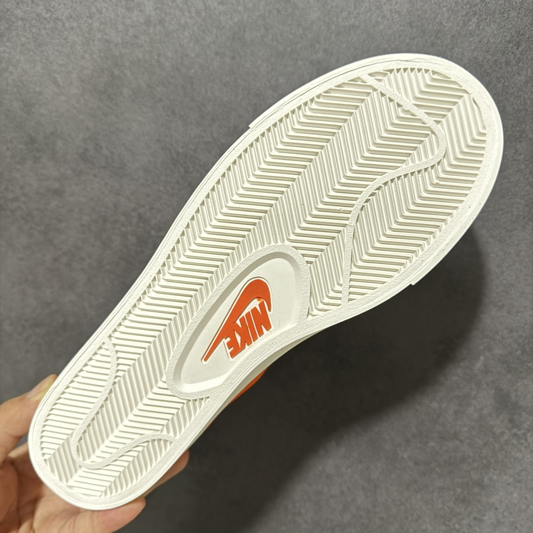 图片[9]-【公司级】Devin Booker x Nike Blazer Low Detroit Tigers 布克联名 后跟位置非常具有底特律街头味道的字体 D 代表布克的名字首字母 细看鞋底包边还暗藏浮雕刻画 后跟也标注了 Book 字样 和 D 结合起来就是 D Book 货号： HQ2054-800 尺码： 36 36.5 37.5 38 38.5 39 40 40.5 41 42 42.5 43 44 44.5 45-选品中心