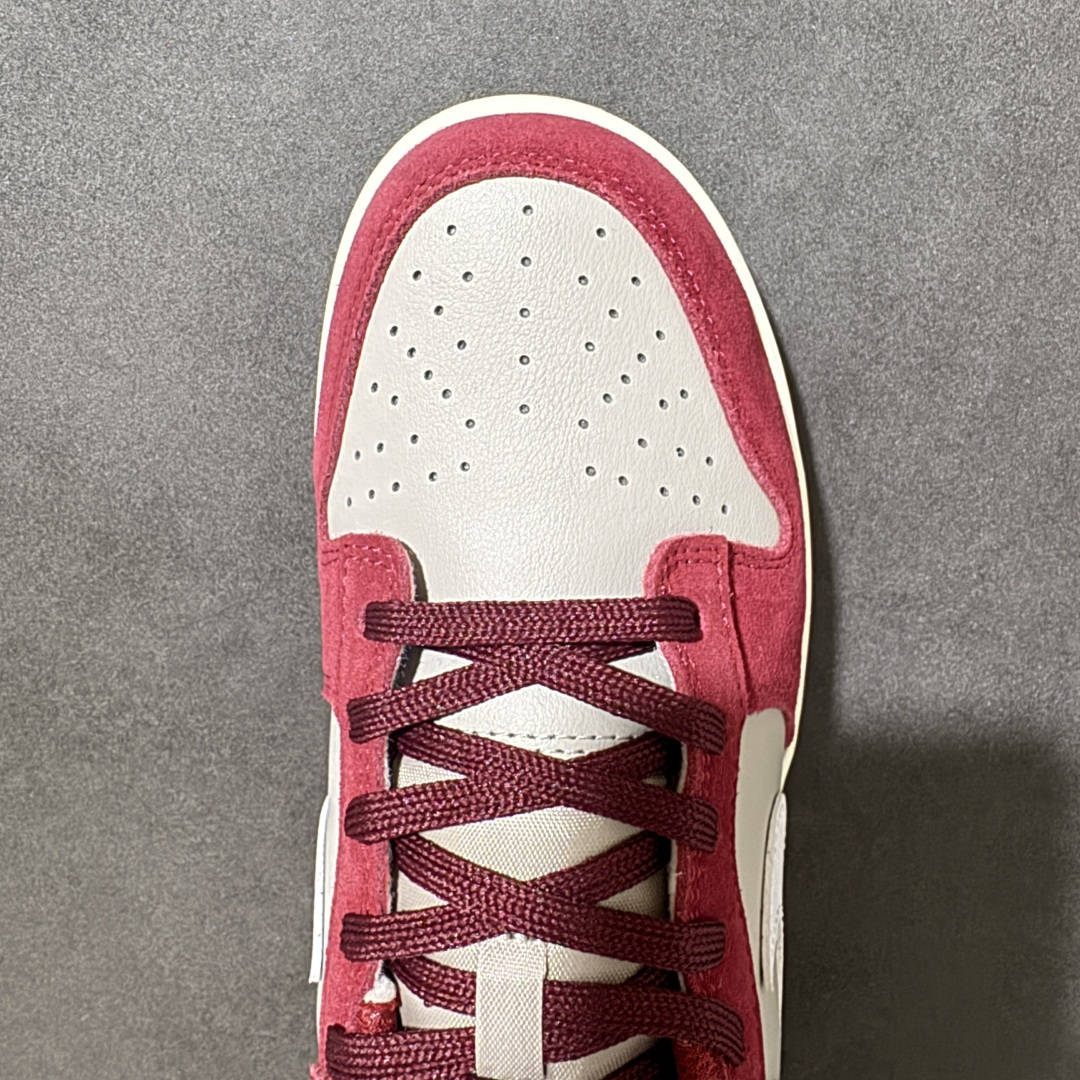 图片[5]-【定制版】耐克Nike SB Dunk Low Friendship Knot 定制Dunk SB顾名思义，具有经典的Dunk血缘，又注入了更多的时尚元素。相较于普通的Dunk滑板鞋，改良版的Dunk SB加厚了鞋舌的填充，使舒适性大大提升，同时也更方便穿脱；中底部分则加入了脚感柔软舒适Zoom Air气垫，有效吸收滑板等极限运动在落地时带来的冲击力，为街头运动者们提供更好的保护 货号：IB6399-004 尺码：36 36.5 37.5 38 38.5 39 40 40.5 41 42 42.5 43 44-选品中心