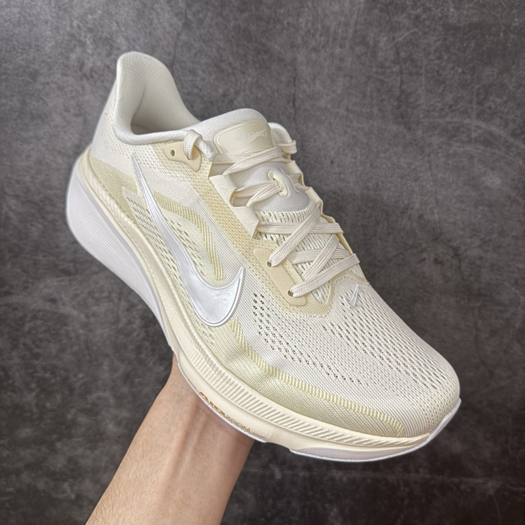 图片[3]-【XE纯原】Nike Air Zoom Pegasus 42 登月42代超级飞马系列马拉松跑步鞋 IB1881-106 平台专供 充正品质 之前未流通市场版本 内里嵌入定型海绵 中底搭载前Zoom+全掌React配置 全部原鞋开发打造 所有细节全部同步原版 全新一代拥有 Zoom Air 一如既往的稳定感和流畅感 鞋面采用工程网眼设计 为特定高热区域营造出色透气性 进一步增加鞋面的穿孔数量 让足部能够快速散热 中足搭配 Flywire 飞线 在高速运动时营造舒适稳定的贴合感 内置Zoon气垫加持 动力十足！ 尺码： 36-46-选品中心