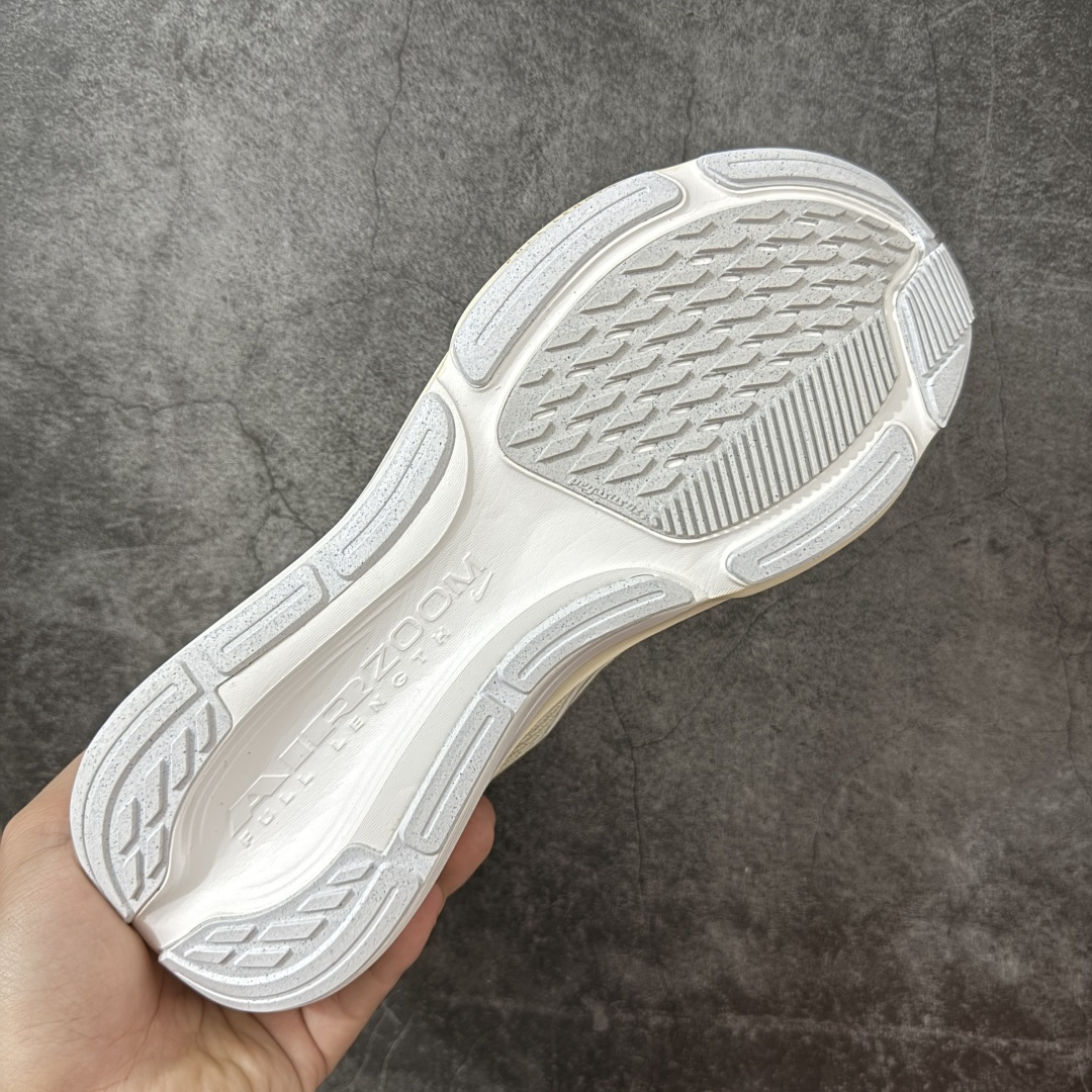 图片[9]-【XE纯原】Nike Air Zoom Pegasus 42 登月42代超级飞马系列马拉松跑步鞋 IB1881-106 平台专供 充正品质 之前未流通市场版本 内里嵌入定型海绵 中底搭载前Zoom+全掌React配置 全部原鞋开发打造 所有细节全部同步原版 全新一代拥有 Zoom Air 一如既往的稳定感和流畅感 鞋面采用工程网眼设计 为特定高热区域营造出色透气性 进一步增加鞋面的穿孔数量 让足部能够快速散热 中足搭配 Flywire 飞线 在高速运动时营造舒适稳定的贴合感 内置Zoon气垫加持 动力十足！ 尺码： 36-46-选品中心