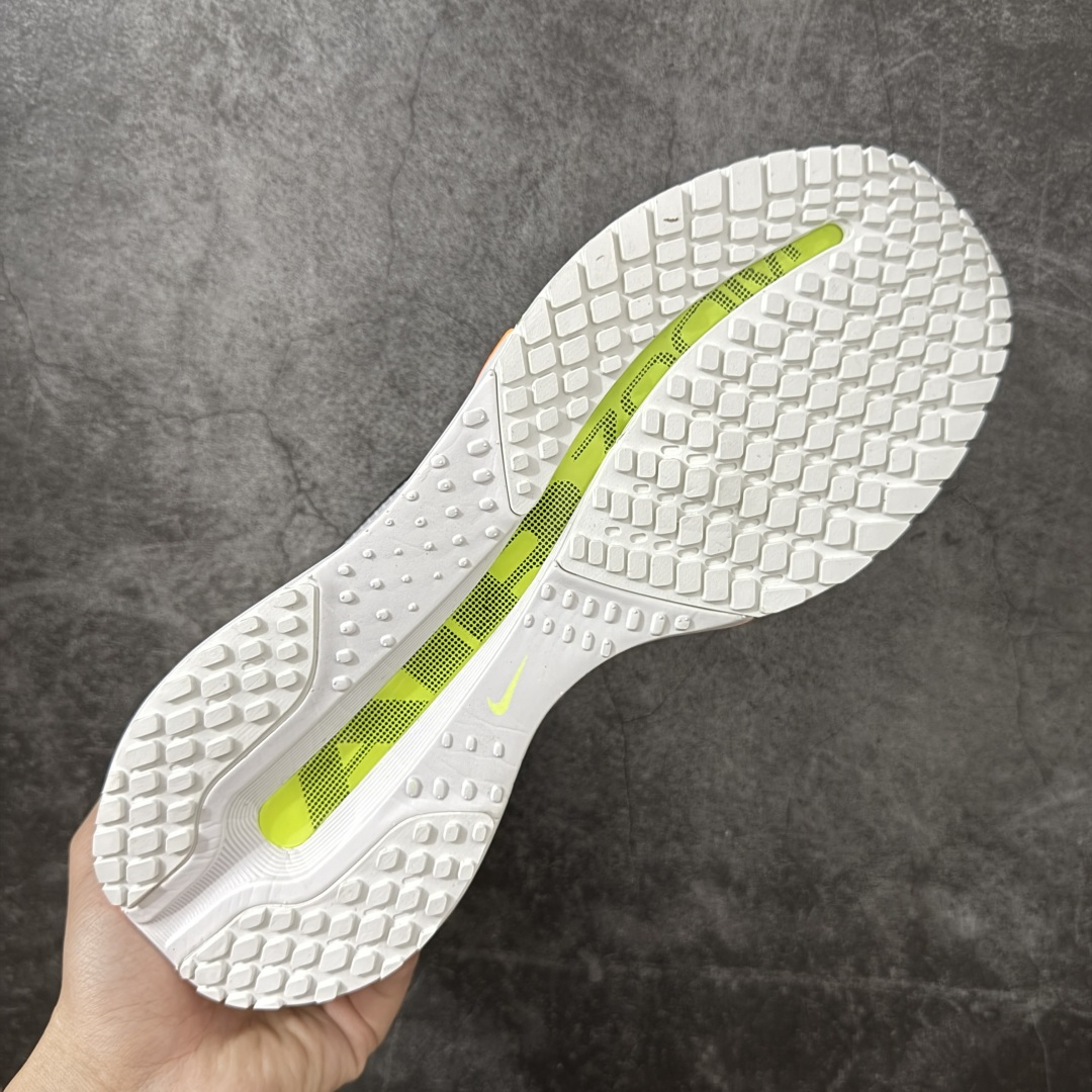 图片[9]-【纯原S版】Nike Pegasus Premium SE 舒适百搭减震防滑耐磨透气 低帮跑步鞋 简约又不失活力，上脚超吸睛。  它不仅颜值高，性能更是一绝！  全掌气垫科技，减震防滑超耐磨，每一步都能感受到强劲回弹，给双脚舒适支撑。  透气鞋面，跑步时双脚也能自由呼吸。    #独家原包 原底原料 开模打造  #原厂鞋标 高精密准度  #原楦原纸板开发 匹配原版98%以上  #后跟弧度 正确呈现  #原厂皮料 质感无敌  #皮料切割干净 无任何毛边 清洁度细节完美  货号：HQ2592-105  尺码：35.5-46-选品中心