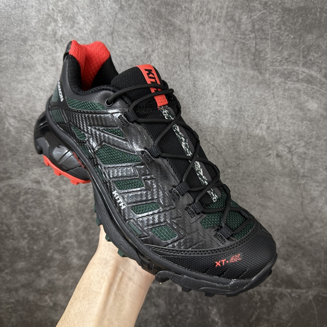 图片[3]-【纯原版】Salomon XT-4K Kith 萨洛蒙系列低帮城市越野机能透气休闲运动鞋 477723 鞋舌处附有迷你网眼袋收纳鞋绳以及下方的多色 Logo 标签 接着搭载奶油色 ACS 技术中底以及金色 TPU 塑料部件提升鞋款耐用性 中底与鞋面之间饰有海蓝色条状细节有效增添鞋款层次 最后应用黑色 Contragrip Chevron 外底完成鞋款设计 这次配色颇为高调 两款配色均以绚丽的渐变设计呈现 一款以粉紫渐变主打 另一款以黄绿渐变呈现 视觉效果相当吸睛 鞋面的使用玻璃纤维覆盖物加固 并通过细绳扣系带系统进行锁定 Salomon 的品牌logo 出现在脚后跟和前掌部位 中底虽然偏薄 但非常耐用 与模压塑料ACS 框架以及致密AC2 Muscle 鞋底单元结合 能够提供出色的支撑力和缓冲性 尺码：36 36.5 37.5 38 38.5 39 40 40.5 41 42 42.5 43 44 44.5 45-选品中心