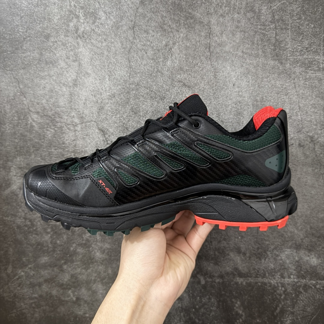 图片[2]-【纯原版】Salomon XT-4K Kith 萨洛蒙系列低帮城市越野机能透气休闲运动鞋 477723 鞋舌处附有迷你网眼袋收纳鞋绳以及下方的多色 Logo 标签 接着搭载奶油色 ACS 技术中底以及金色 TPU 塑料部件提升鞋款耐用性 中底与鞋面之间饰有海蓝色条状细节有效增添鞋款层次 最后应用黑色 Contragrip Chevron 外底完成鞋款设计 这次配色颇为高调 两款配色均以绚丽的渐变设计呈现 一款以粉紫渐变主打 另一款以黄绿渐变呈现 视觉效果相当吸睛 鞋面的使用玻璃纤维覆盖物加固 并通过细绳扣系带系统进行锁定 Salomon 的品牌logo 出现在脚后跟和前掌部位 中底虽然偏薄 但非常耐用 与模压塑料ACS 框架以及致密AC2 Muscle 鞋底单元结合 能够提供出色的支撑力和缓冲性 尺码：36 36.5 37.5 38 38.5 39 40 40.5 41 42 42.5 43 44 44.5 45-选品中心