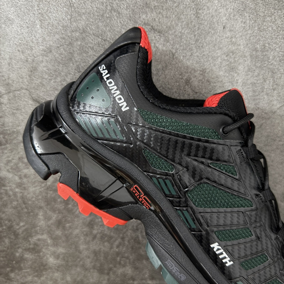 图片[7]-【纯原版】Salomon XT-4K Kith 萨洛蒙系列低帮城市越野机能透气休闲运动鞋 477723 鞋舌处附有迷你网眼袋收纳鞋绳以及下方的多色 Logo 标签 接着搭载奶油色 ACS 技术中底以及金色 TPU 塑料部件提升鞋款耐用性 中底与鞋面之间饰有海蓝色条状细节有效增添鞋款层次 最后应用黑色 Contragrip Chevron 外底完成鞋款设计 这次配色颇为高调 两款配色均以绚丽的渐变设计呈现 一款以粉紫渐变主打 另一款以黄绿渐变呈现 视觉效果相当吸睛 鞋面的使用玻璃纤维覆盖物加固 并通过细绳扣系带系统进行锁定 Salomon 的品牌logo 出现在脚后跟和前掌部位 中底虽然偏薄 但非常耐用 与模压塑料ACS 框架以及致密AC2 Muscle 鞋底单元结合 能够提供出色的支撑力和缓冲性 尺码：36 36.5 37.5 38 38.5 39 40 40.5 41 42 42.5 43 44 44.5 45-选品中心