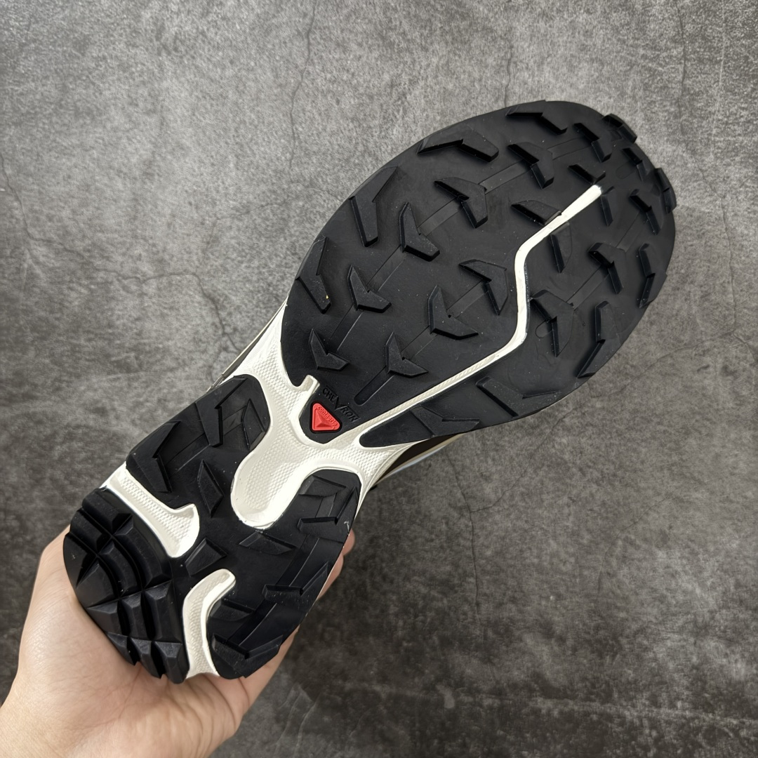 图片[9]-【巅峰升级版】 Salomon XT-6 GTX NAKED 防水款新配色 454666 萨洛蒙复古潮流户外机能登山跑鞋 纯原外贸平台特供订单 耗时半年巨作 全套原纸板楦头开发 原厂特供网布配套加持 确保原汁原味 完美呈现版型 原档数据独家私模五层组合大底 原装Ortholite轻量化鞋垫 中底布带钢印编号 原厂TPU锁扣 进口港宝加持 后跟自然饱满 还原公司包裹性 鞋面以“锯齿”状的包裹系统呈现 在基色底之下加入了各种色点缀 将公司的最新技术和时尚前卫的造型融入耐用的长跑款式中 鞋面由 TPU 薄膜制成 并焊接在高耐磨网眼上 使其既时尚又坚固 由 ACS底盘支撑 可增强稳定性和支撑力 以及由橡胶凸耳 Contragrip外底覆盖的 EVA 缓冲中底 旨在应对崎岖的地形 鞋舌上的彩色Salomon 标签、Quicklace 系统以及鞋头、鞋舌和鞋跟上的附加品牌使细节更加完美 让穿着者可以轻松驾驭户外与通勤下的任何运动生活场景 无缝鞋身户外随意纵横 颜值与脚感兼备 出街通勤 绝对非常吸睛 你值得拥有 尺码：36 36.5 37.5 38 38.5 39 40 40.5 41 42 42.5 43 44 44.5 45-选品中心