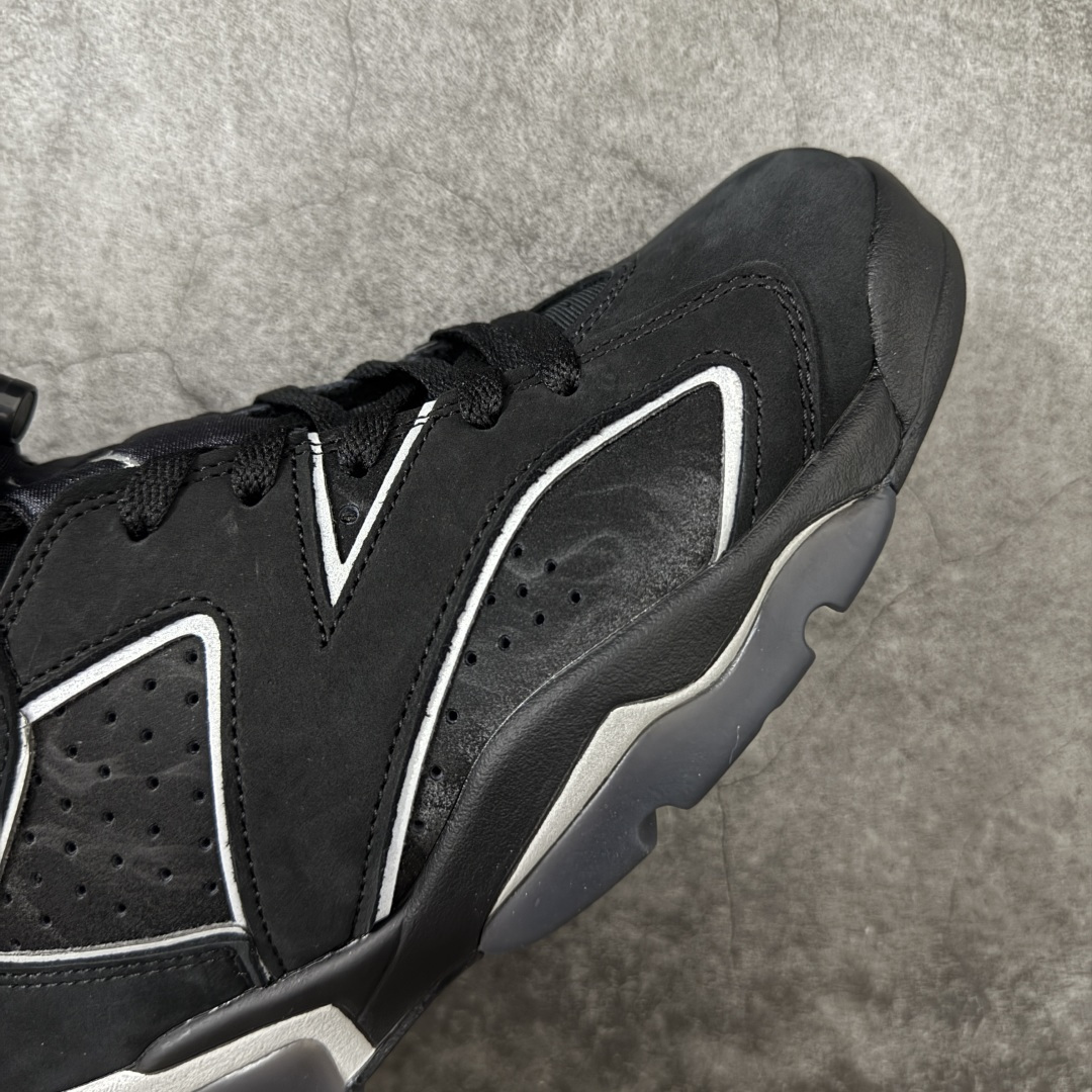 图片[6]-【外贸纯原版】Air Jordan 6 Retro \”Cap and Gown\” AJ6 乔6毕业主题 货号：IR2266-010 莞产渠道大厂出品 顶级品质 原楦原纸板开发 采购原厂皮料 原厂定型 后跟完美小蛮腰效果 到手可心比对发售原鞋 上脚百分百充当正品驾驭 真正原装公司级完美鞋型 一切细节实拍所见所得！ 纸板中底 完美版型 一应俱全 外贸专供 发国外寄售可稳妥充正操作 鞋身采用黑色翻毛皮鞋面，辅以白色细节点缀，中底、鞋后跟贴片以及鞋面裁片与鞋带包边上的 3M 反光元素，在不破坏整体高级质感的前提下，为鞋款注入恰到好处的吸睛亮点。鞋后跟处的 “ Nike Air ” 经典标识，更让这款新作自带复古韵味。 尺码：40.5 41 42 42.5 43 44 44.5 45 45.5 46 47.5 48.5-选品中心