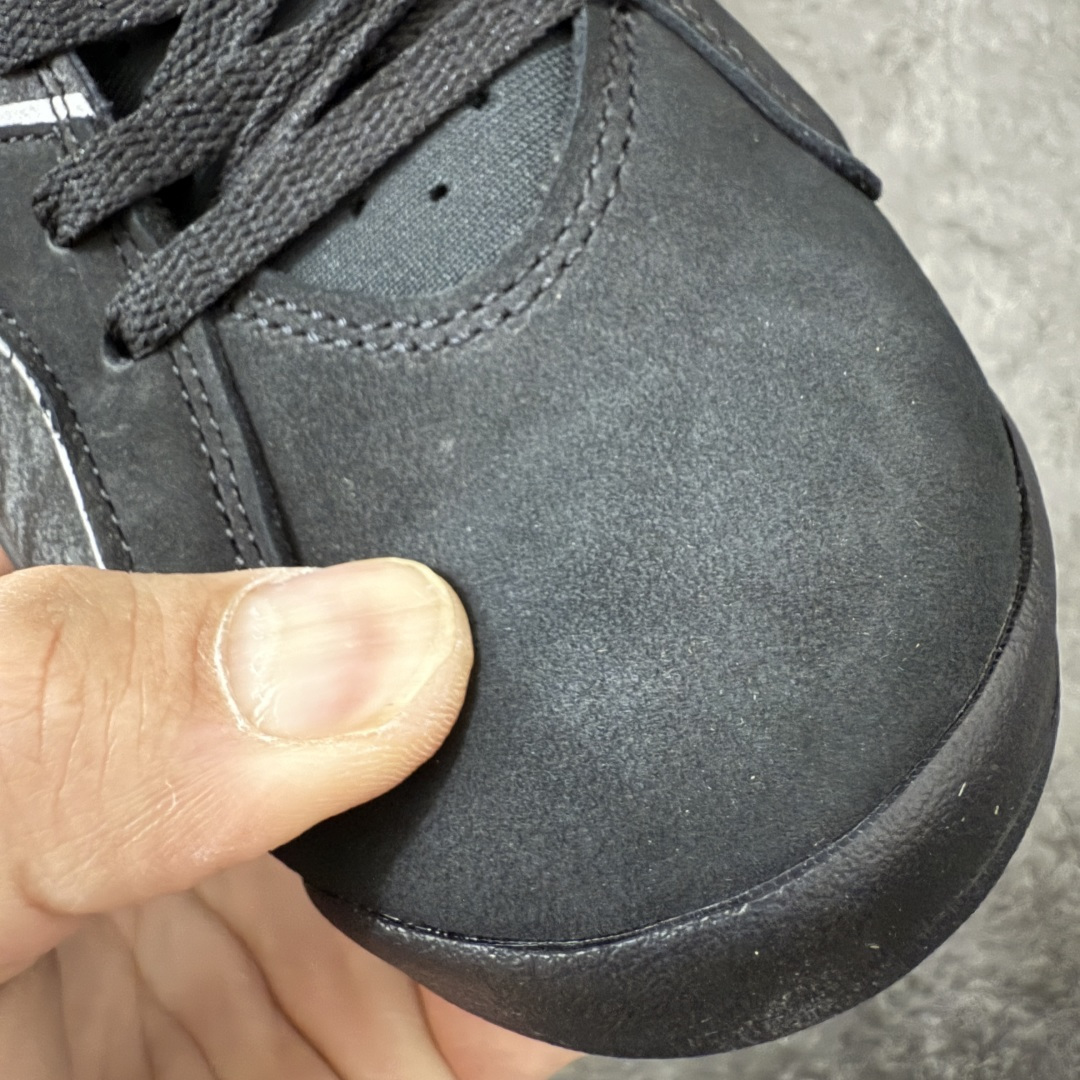 图片[6]-【外贸纯原版】Air Jordan 6 Retro \”Cap and Gown\” AJ6 乔6毕业主题 货号：IR2266-010 莞产渠道大厂出品 顶级品质 原楦原纸板开发 采购原厂皮料 原厂定型 后跟完美小蛮腰效果 到手可心比对发售原鞋 上脚百分百充当正品驾驭 真正原装公司级完美鞋型 一切细节实拍所见所得！ 纸板中底 完美版型 一应俱全 外贸专供 发国外寄售可稳妥充正操作 鞋身采用黑色翻毛皮鞋面，辅以白色细节点缀，中底、鞋后跟贴片以及鞋面裁片与鞋带包边上的 3M 反光元素，在不破坏整体高级质感的前提下，为鞋款注入恰到好处的吸睛亮点。鞋后跟处的 “ Nike Air ” 经典标识，更让这款新作自带复古韵味。 尺码：40.5 41 42 42.5 43 44 44.5 45 45.5 46 47.5 48.5-选品中心