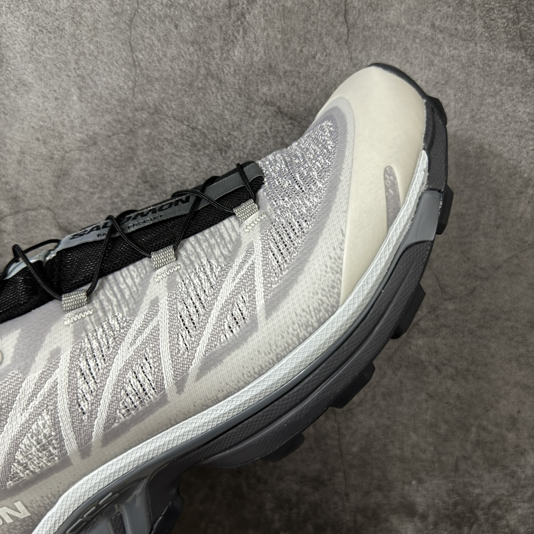 图片[6]-【巅峰版】 Salomon XT-6 灰色 萨洛蒙复古潮流户外机能登山跑鞋 478738 纯原外贸平台特供订单 耗时半年巨作 全套原纸板楦头开发 原厂特供网布配套加持 确保原汁原味 完美呈现版型 原档数据独家私模五层组合大底 原装Ortholite轻量化鞋垫 中底布带钢印编号 原厂TPU锁扣 进口港宝加持 后跟自然饱满 还原公司包裹性 鞋面以“锯齿”状的包裹系统呈现 在基色底之下加入了各种色点缀 将公司的最新技术和时尚前卫的造型融入耐用的长跑款式中 鞋面由 TPU 薄膜制成 并焊接在高耐磨网眼上 使其既时尚又坚固 由 ACS底盘支撑 可增强稳定性和支撑力 以及由橡胶凸耳 Contragrip外底覆盖的 EVA 缓冲中底 旨在应对崎岖的地形 鞋舌上的彩色Salomon 标签、Quicklace 系统以及鞋头、鞋舌和鞋跟上的附加品牌使细节更加完美 让穿着者可以轻松驾驭户外与通勤下的任何运动生活场景 无缝鞋身户外随意纵横 颜值与脚感兼备 出街通勤 绝对非常吸睛 你值得拥有 尺码：36 36.5 37.5 38 38.5 39 40 40.5 41 42 42.5 43 44 44.5 45-选品中心