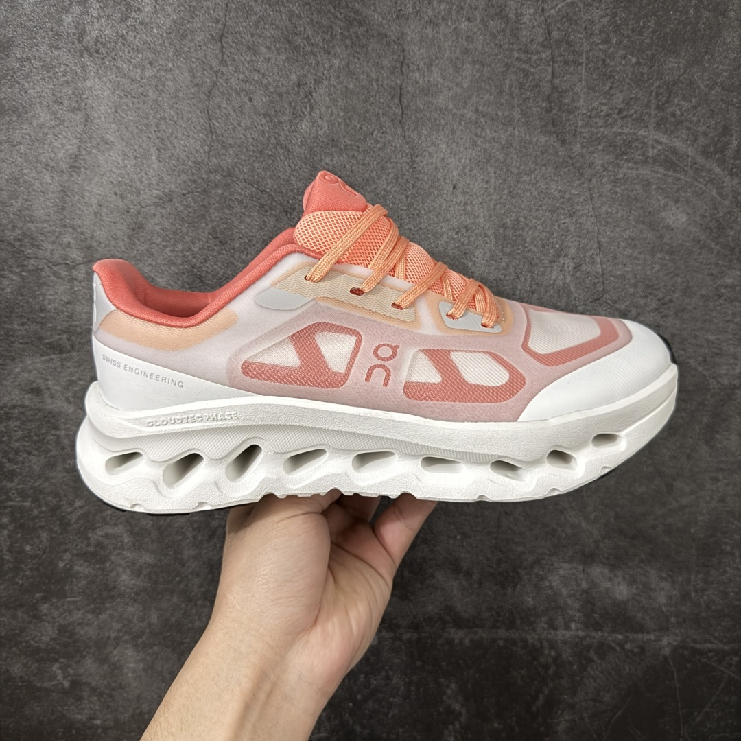 【YH版本】昂跑On Cloudtitl 新品男女同款防水缓震徒步鞋厚底增高运动老爹鞋 云模块高弹eva十橡胶组合，缓震回弹双效合一，抓地力及耐磨性兼备原装进口织物鞋面，厚实兼备透气性，同步原版高频压印及压胶处理，3m反光加持缓震性能提升：cloudtilt 2.0采用了先进的缓震技术，能够有效减少跑步时对关节的冲击，保护运动者的健康。其独特的缓震系统设计能够提供稳定的支撑，确保跑者在跑道上尽情释潜能。 这款运动鞋注重透气性和舒适性，采用轻盈透气的材料，确保双脚在奔跑中感受自由和快感。紧密贴合脚型的设计，提供稳定的支撑，让跑者在奔跑中更加自如。 男码货号3MG10273686 尺码：36 36.5 37 38 38.5 39 40 40.5 41 42 42.5 43 44 44.5 45-选品中心