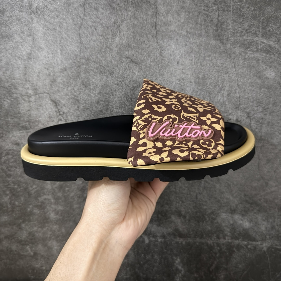 【广东礼盒版本】LOUIS VUITTON | 路易威登2024 𝐬𝐬💛春夏最新爆款魔术贴系列 情侣款厚底拖鞋 原版全套礼盒包装 鞋面：LV进口5D打印花布，牛皮内里 大底：原版开模大底 尺码： 35-44-选品中心