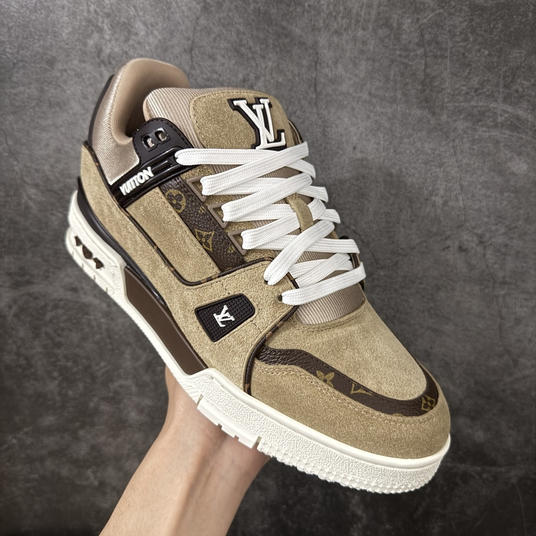 图片[3]-【广东公司级礼盒版】LV Louis Vuitton Trainer 低帮休闲板鞋 代购级别 ZP级全套包装 原版购入历时近两个月开发打造！ 经典多拼色超好看 原版完美楦型 调试了两个月 鞋面独家订制压纹粒面小牛皮 大底TPU、模具费2w+ 质感媲美原版 垫脚聚米微料加透气英伦网布 细节原版一致 ❗️请注意区分市面通货材料 版型 包装配件 尺码： 38 39 40 41 42 43 44 45-选品中心