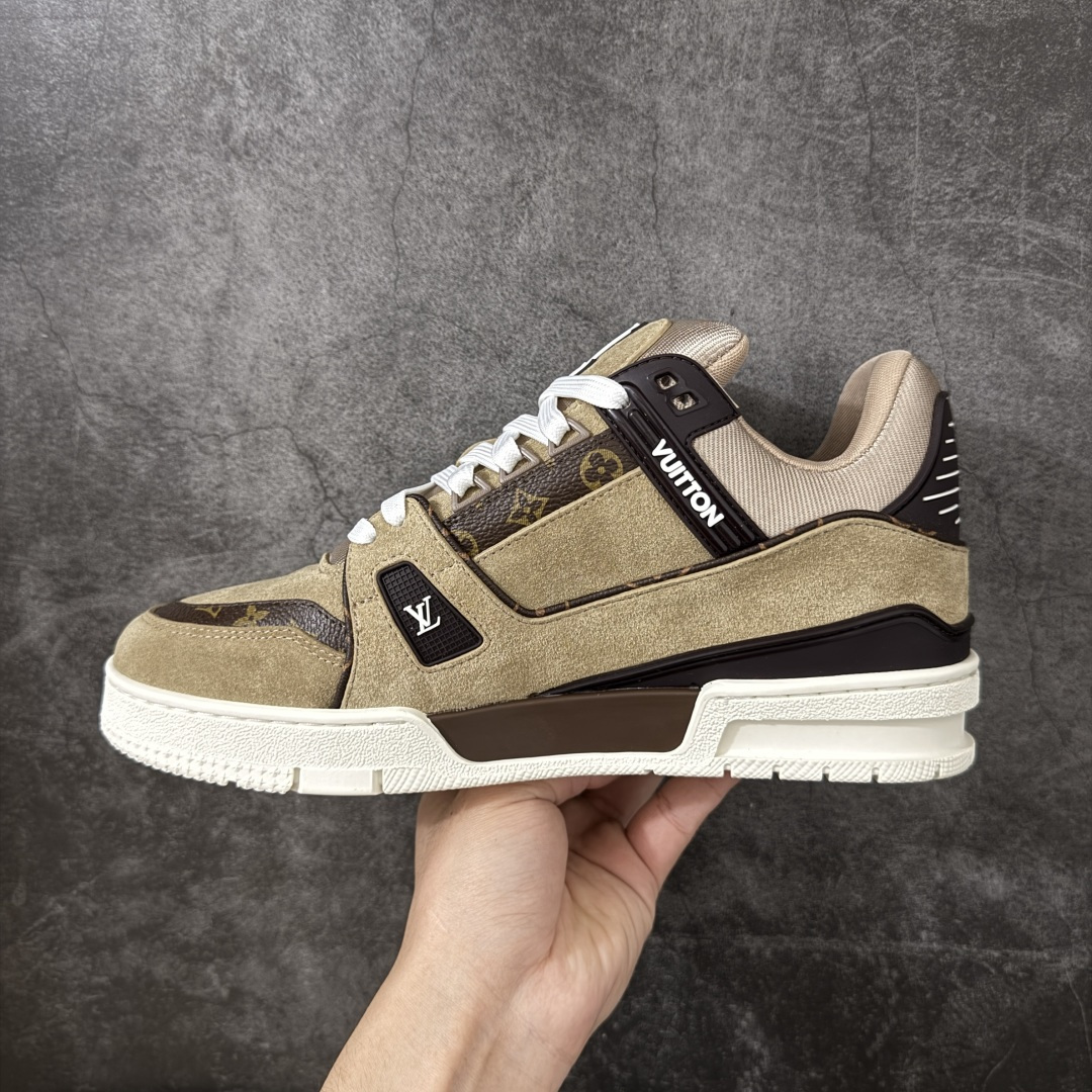 图片[2]-【广东公司级礼盒版】LV Louis Vuitton Trainer 低帮休闲板鞋 代购级别 ZP级全套包装 原版购入历时近两个月开发打造！ 经典多拼色超好看 原版完美楦型 调试了两个月 鞋面独家订制压纹粒面小牛皮 大底TPU、模具费2w+ 质感媲美原版 垫脚聚米微料加透气英伦网布 细节原版一致 ❗️请注意区分市面通货材料 版型 包装配件 尺码： 38 39 40 41 42 43 44 45-选品中心