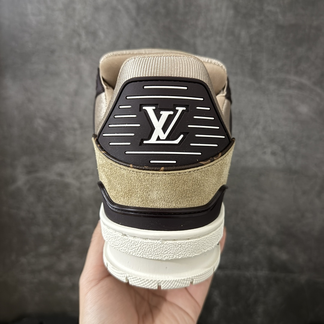 图片[4]-【广东公司级礼盒版】LV Louis Vuitton Trainer 低帮休闲板鞋 代购级别 ZP级全套包装 原版购入历时近两个月开发打造！ 经典多拼色超好看 原版完美楦型 调试了两个月 鞋面独家订制压纹粒面小牛皮 大底TPU、模具费2w+ 质感媲美原版 垫脚聚米微料加透气英伦网布 细节原版一致 ❗️请注意区分市面通货材料 版型 包装配件 尺码： 38 39 40 41 42 43 44 45-选品中心