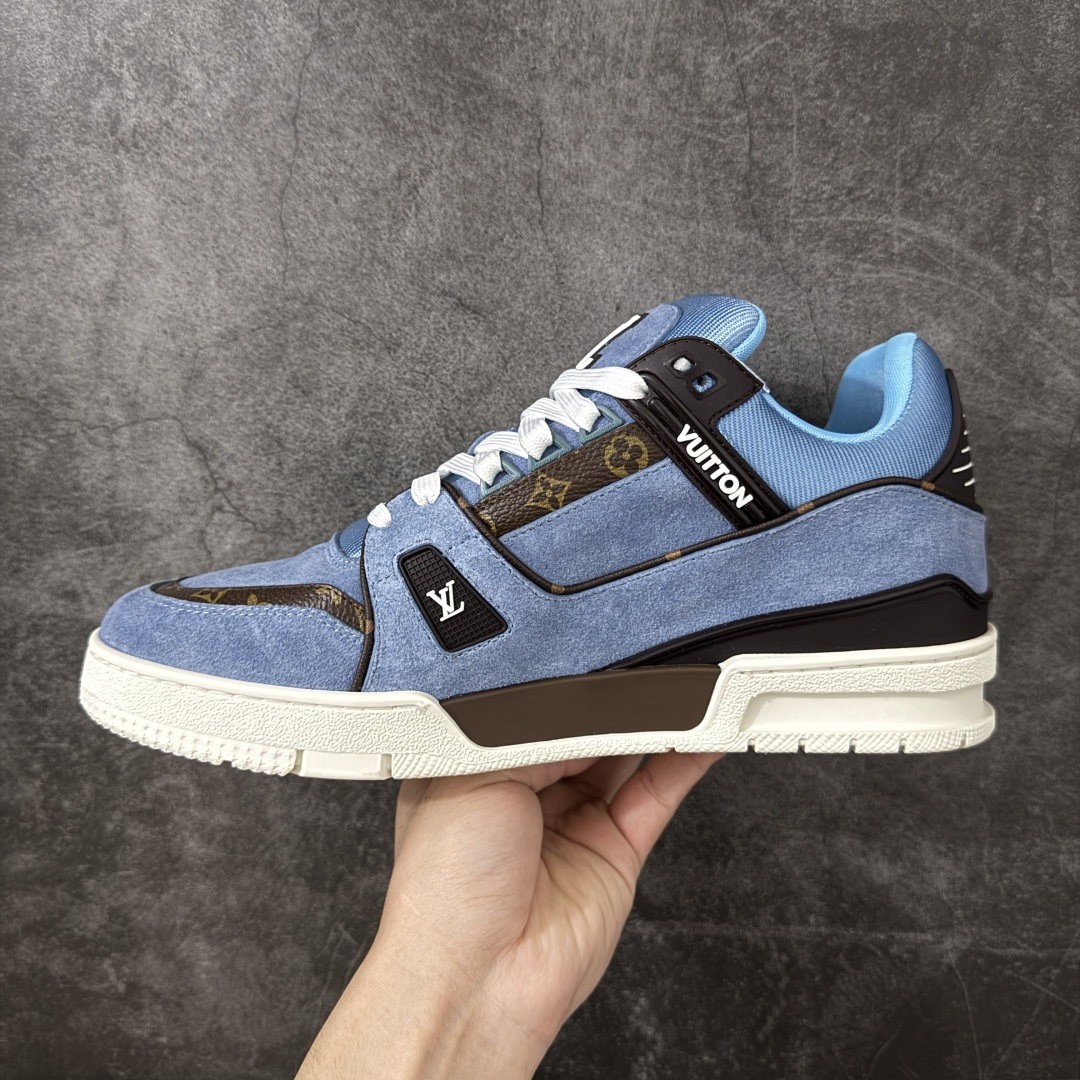 图片[2]-【广东公司级礼盒版】LV Louis Vuitton Trainer 低帮休闲板鞋 代购级别 ZP级全套包装 原版购入历时近两个月开发打造！ 经典多拼色超好看 原版完美楦型 调试了两个月 鞋面独家订制压纹粒面小牛皮 大底TPU、模具费2w+ 质感媲美原版 垫脚聚米微料加透气英伦网布 细节原版一致 ❗️请注意区分市面通货材料 版型 包装配件 尺码： 38 39 40 41 42 43 44 45-选品中心