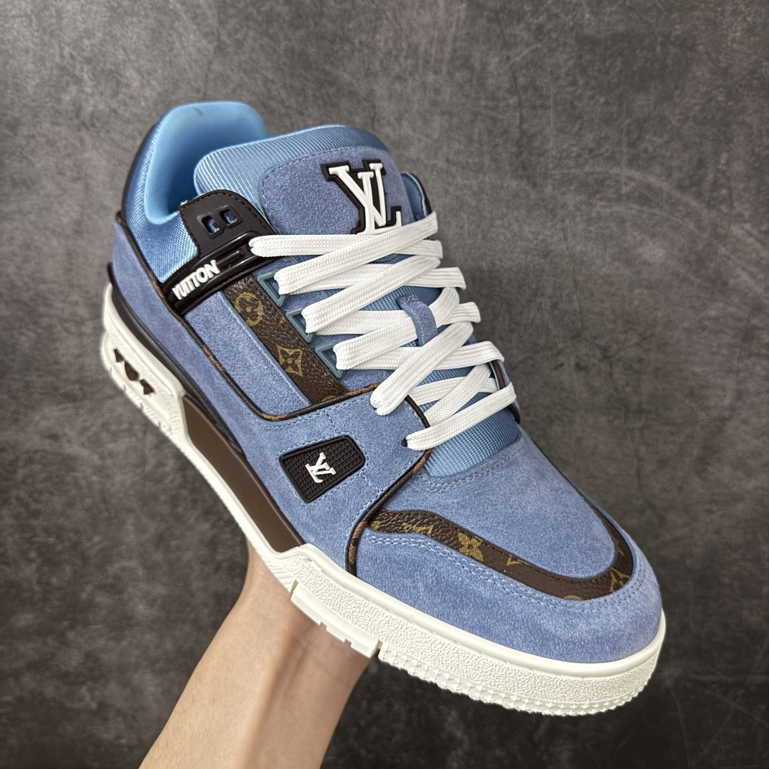 图片[3]-【广东公司级礼盒版】LV Louis Vuitton Trainer 低帮休闲板鞋 代购级别 ZP级全套包装 原版购入历时近两个月开发打造！ 经典多拼色超好看 原版完美楦型 调试了两个月 鞋面独家订制压纹粒面小牛皮 大底TPU、模具费2w+ 质感媲美原版 垫脚聚米微料加透气英伦网布 细节原版一致 ❗️请注意区分市面通货材料 版型 包装配件 尺码： 38 39 40 41 42 43 44 45-选品中心
