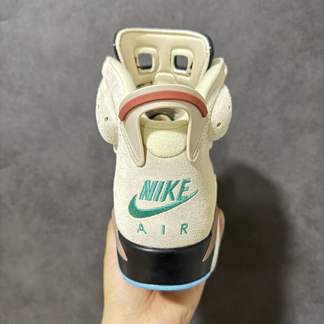 图片[4]-【公司级】A Ma Maniére x Air Jordan 6 Retro 高帮 联名浅棕色 AJ6 乔丹6代 aj6 乔6 高邦 浅棕色 乔丹篮球鞋系列 作为亚特兰大知名潮流店铺，A Ma Maniére与Jordan Brand的合作绝对是近年来最热门的系列。整双鞋以大面积浅棕色麂皮打造鞋身，辅以白色质感的细节，低调又不失质感；鞋舌上Jumpman Logo、后跟Nike Swoosh Logo及Air刺绣均以酒红色点缀，鞋舌、内衬部分均以缎面材质打造，延续了AMM联名一如既往的高规格设计；鞋身下部则依旧延续了性能不俗的分离式Air Sole气垫，中底采用白色妆点，最后辅以酒红色中底搭配粉色透明水晶外底及硕大的酒红色Jumpeman Logos进行收尾。 货号：IF3103-100 尺码：40-47.5B-选品中心