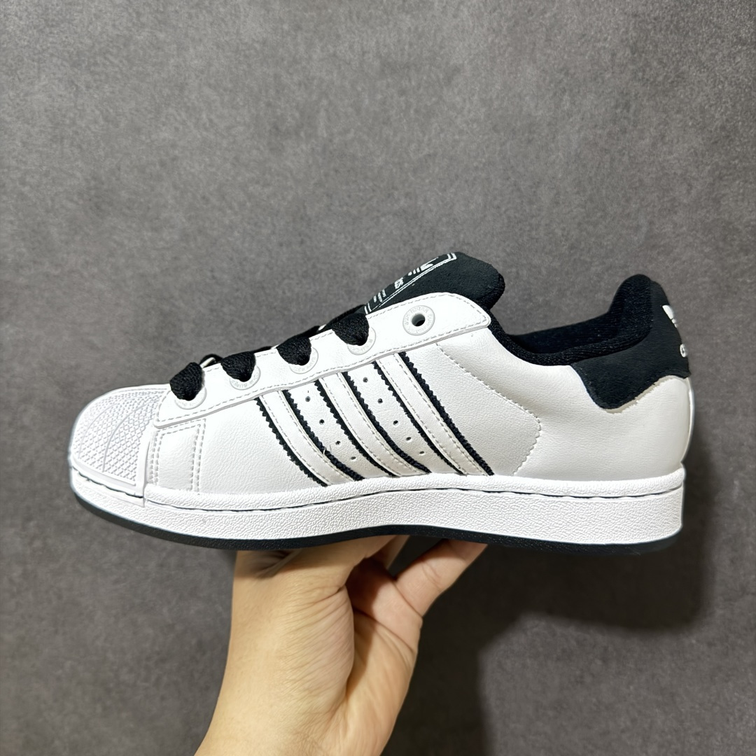 图片[2]-【H11顶级头层版】adidas originals Superstar 2 贝壳头 简约经典 舒适时尚 复古板鞋 男女同款 黑白 货号：JH5469 全新升级版 皮料改进至头层原厂皮 原盒 原底原料 开模打造 原厂织唛鞋标 高精密准度 原楦原纸板开发 匹配原版98%以上 后跟垫棉独家呈现 反口里弧度正确 原厂鞋垫 背胶 后跟电绣针数 与正品一致 原厂皮料 原厂车缝线 质感无敌 皮料切割干净 无任何毛边 清洁度细节完美 进口港宝加持 后跟自然饱满 还原公司包裹性 鞋面采用原装数据贴合技术 全方位贴合包裹脚型 鞋跟部鞋底牵引设计 提供强大的抓地性能 更适应不同实战场地路面 尺码：35.5 36 36.5 37.5 38 38.5 39 40 40.5 41 42 42.5 43 44 45-选品中心