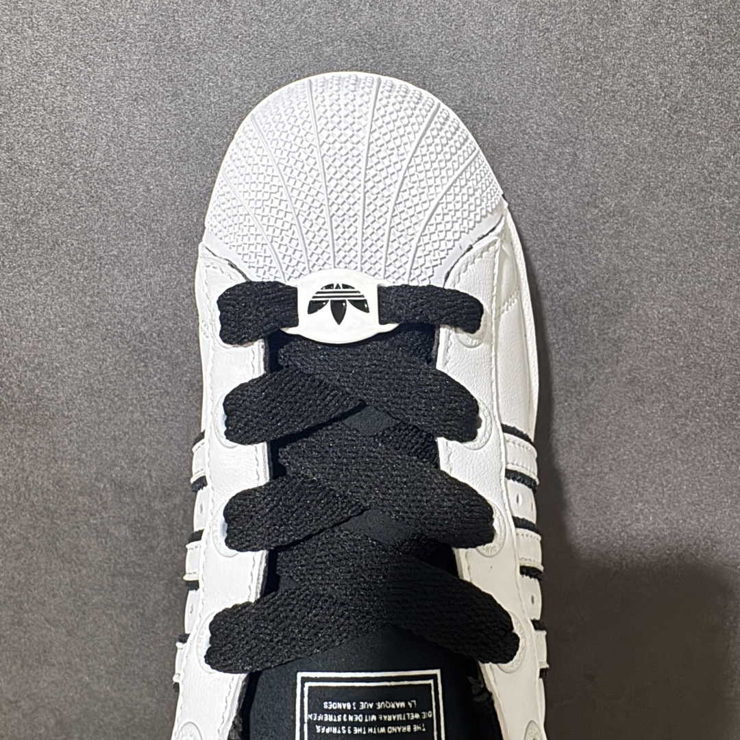 图片[7]-【H11顶级头层版】adidas originals Superstar 2 贝壳头 简约经典 舒适时尚 复古板鞋 男女同款 黑白 货号：JH5469 全新升级版 皮料改进至头层原厂皮 原盒 原底原料 开模打造 原厂织唛鞋标 高精密准度 原楦原纸板开发 匹配原版98%以上 后跟垫棉独家呈现 反口里弧度正确 原厂鞋垫 背胶 后跟电绣针数 与正品一致 原厂皮料 原厂车缝线 质感无敌 皮料切割干净 无任何毛边 清洁度细节完美 进口港宝加持 后跟自然饱满 还原公司包裹性 鞋面采用原装数据贴合技术 全方位贴合包裹脚型 鞋跟部鞋底牵引设计 提供强大的抓地性能 更适应不同实战场地路面 尺码：35.5 36 36.5 37.5 38 38.5 39 40 40.5 41 42 42.5 43 44 45-选品中心