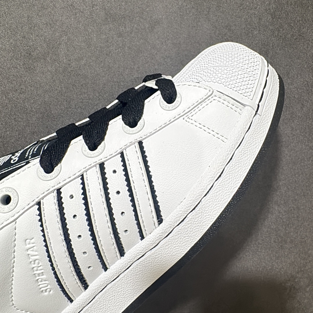 图片[6]-【H11顶级头层版】adidas originals Superstar 2 贝壳头 简约经典 舒适时尚 复古板鞋 男女同款 黑白 货号：JH5469 全新升级版 皮料改进至头层原厂皮 原盒 原底原料 开模打造 原厂织唛鞋标 高精密准度 原楦原纸板开发 匹配原版98%以上 后跟垫棉独家呈现 反口里弧度正确 原厂鞋垫 背胶 后跟电绣针数 与正品一致 原厂皮料 原厂车缝线 质感无敌 皮料切割干净 无任何毛边 清洁度细节完美 进口港宝加持 后跟自然饱满 还原公司包裹性 鞋面采用原装数据贴合技术 全方位贴合包裹脚型 鞋跟部鞋底牵引设计 提供强大的抓地性能 更适应不同实战场地路面 尺码：35.5 36 36.5 37.5 38 38.5 39 40 40.5 41 42 42.5 43 44 45-选品中心