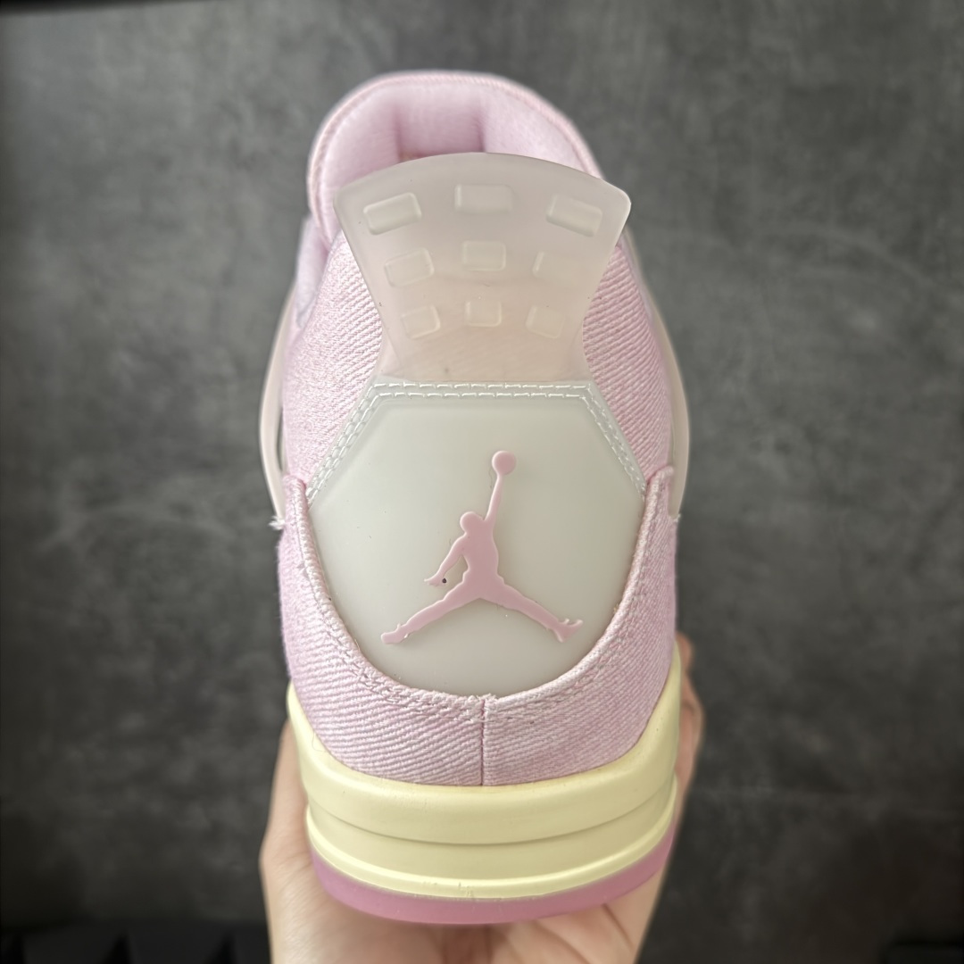 图片[4]-【TK至尊版】Air Jordan 4 Retro AJ4 2026水洗丹宁 粉色IB6716-600 目前市面所有大厂中 品质材料细节最好的一个版本 原汁原味完美呈现四代版型 一比一鞋头弧度高度趴度鞋身弧度 原厂麂皮绒皮料材质 数据细节工艺流程均保持公司一致 细节品控鞋型随意秒杀市面版本 原厂TPU网格鞋带扣 正确内里网布 菱角分明不变形无多余毛边 柔软性质感一致于原鞋 原厂织唛标 原厂飞人电绣工艺 独家绑鞋带手法 印刷中底布 四线拉帮 米色美纹纸贴合固定 进口港宝加持 后跟自然饱满 全鞋荧光划线卡点 追求极致完美 每一双都是工艺品 多重QC质检 超越公司货的品控标准 实实在在的免检产品 尺码：36-47.5-选品中心