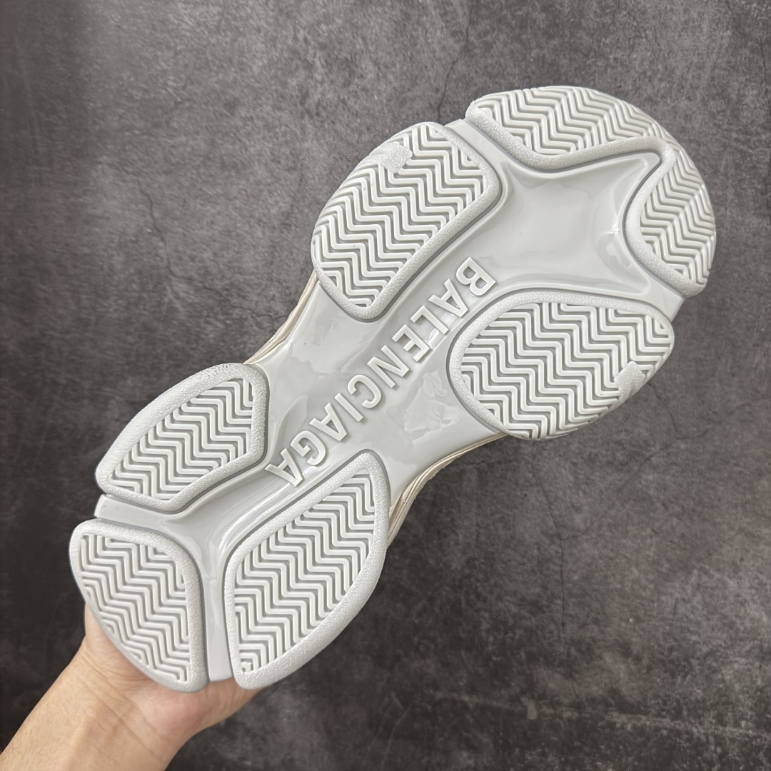图片[9]-【XA版本】Balenciaga巴黎世家 Triple S .2 厚底系带 低帮 老爹鞋 Balenciaga是由被誉为代表二十世纪的伟大天才设计师 CristobalBalenciaga 创立的，在品牌创立的大半个世纪以来，巴黎世家一直以时尚、典雅闻名于时装界，它的主题产品有女士和男士提包、机车包、鞋子和时装，在15年王大仁卸任品牌设计师后，品牌的风格发生了翻天覆地的变化，凭借着人气超高的街头风T恤、老爹鞋等迅速霸屏各大时装周和时尚圈 货号：865849WTRS21011 尺码：35 36 37 38 39 40 41 42 43 44 45 46-选品中心