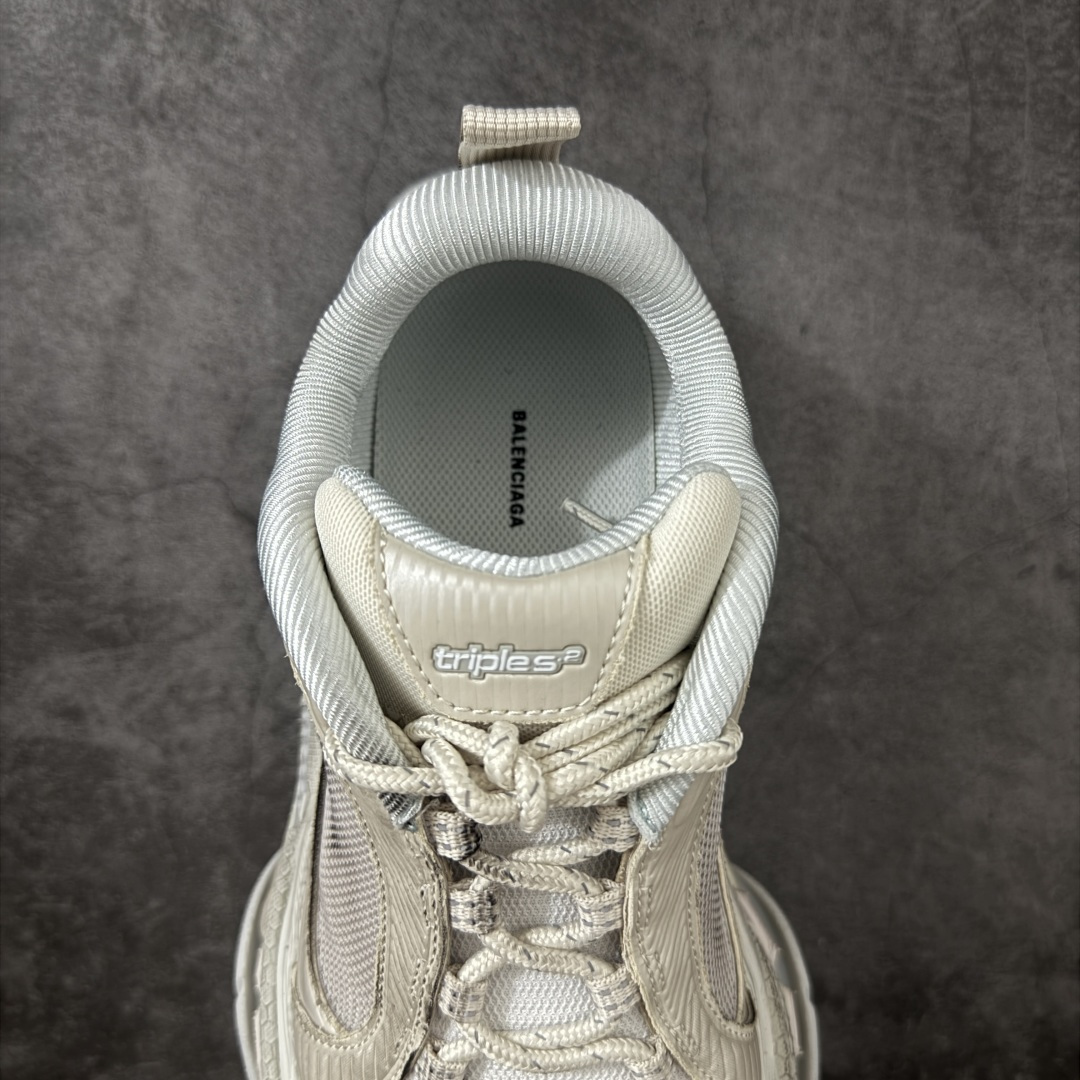 图片[8]-【XA版本】Balenciaga巴黎世家 Triple S .2 厚底系带 低帮 老爹鞋 Balenciaga是由被誉为代表二十世纪的伟大天才设计师 CristobalBalenciaga 创立的，在品牌创立的大半个世纪以来，巴黎世家一直以时尚、典雅闻名于时装界，它的主题产品有女士和男士提包、机车包、鞋子和时装，在15年王大仁卸任品牌设计师后，品牌的风格发生了翻天覆地的变化，凭借着人气超高的街头风T恤、老爹鞋等迅速霸屏各大时装周和时尚圈 货号：865849WTRS21011 尺码：35 36 37 38 39 40 41 42 43 44 45 46-选品中心