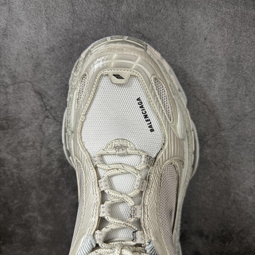 图片[5]-【XA版本】Balenciaga巴黎世家 Triple S .2 厚底系带 低帮 老爹鞋 Balenciaga是由被誉为代表二十世纪的伟大天才设计师 CristobalBalenciaga 创立的，在品牌创立的大半个世纪以来，巴黎世家一直以时尚、典雅闻名于时装界，它的主题产品有女士和男士提包、机车包、鞋子和时装，在15年王大仁卸任品牌设计师后，品牌的风格发生了翻天覆地的变化，凭借着人气超高的街头风T恤、老爹鞋等迅速霸屏各大时装周和时尚圈 货号：865849WTRS21011 尺码：35 36 37 38 39 40 41 42 43 44 45 46-选品中心
