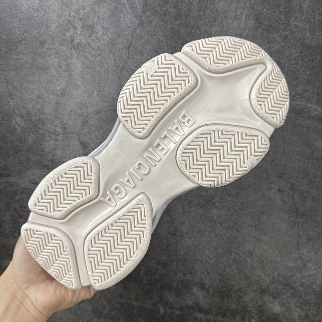 图片[9]-【GO版本】Balenciaga巴黎世家 Triple S .2 厚底系带 低帮 老爹鞋 Balenciaga是由被誉为代表二十世纪的伟大天才设计师 CristobalBalenciaga 创立的，在品牌创立的大半个世纪以来，巴黎世家一直以时尚、典雅闻名于时装界，它的主题产品有女士和男士提包、机车包、鞋子和时装，在15年王大仁卸任品牌设计师后，品牌的风格发生了翻天覆地的变化，凭借着人气超高的街头风T恤、老爹鞋等迅速霸屏各大时装周和时尚圈 尺码：35 36 37 38 39 40 41 42 43 44 45 46-选品中心