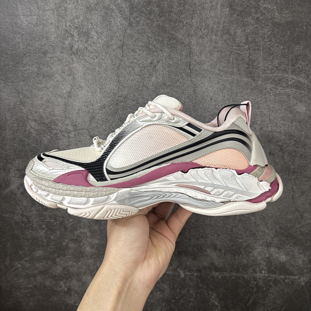 图片[2]-【GO版本】Balenciaga巴黎世家 Triple S .2 厚底系带 低帮 老爹鞋 Balenciaga是由被誉为代表二十世纪的伟大天才设计师 CristobalBalenciaga 创立的，在品牌创立的大半个世纪以来，巴黎世家一直以时尚、典雅闻名于时装界，它的主题产品有女士和男士提包、机车包、鞋子和时装，在15年王大仁卸任品牌设计师后，品牌的风格发生了翻天覆地的变化，凭借着人气超高的街头风T恤、老爹鞋等迅速霸屏各大时装周和时尚圈 尺码：35 36 37 38 39 40 41 42 43 44 45 46-选品中心
