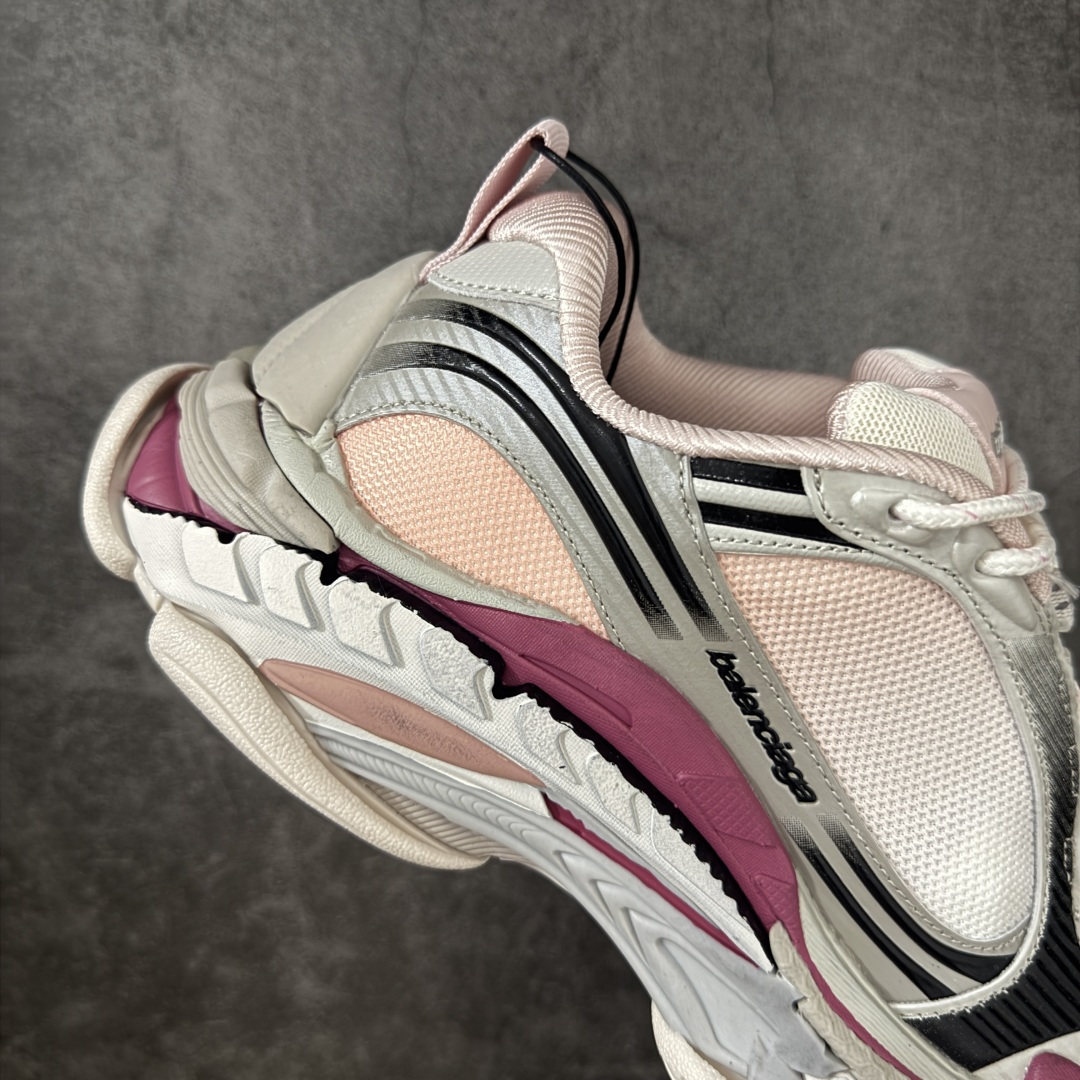 图片[7]-【GO版本】Balenciaga巴黎世家 Triple S .2 厚底系带 低帮 老爹鞋 Balenciaga是由被誉为代表二十世纪的伟大天才设计师 CristobalBalenciaga 创立的，在品牌创立的大半个世纪以来，巴黎世家一直以时尚、典雅闻名于时装界，它的主题产品有女士和男士提包、机车包、鞋子和时装，在15年王大仁卸任品牌设计师后，品牌的风格发生了翻天覆地的变化，凭借着人气超高的街头风T恤、老爹鞋等迅速霸屏各大时装周和时尚圈 尺码：35 36 37 38 39 40 41 42 43 44 45 46-选品中心
