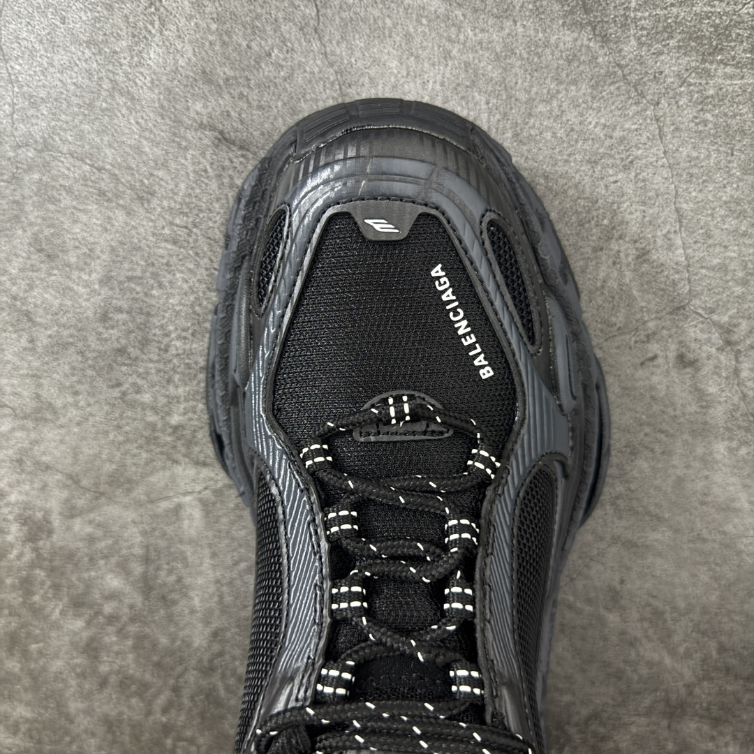 图片[5]-【GO版本】Balenciaga巴黎世家 Triple S .2 厚底系带 低帮 老爹鞋 Balenciaga是由被誉为代表二十世纪的伟大天才设计师 CristobalBalenciaga 创立的，在品牌创立的大半个世纪以来，巴黎世家一直以时尚、典雅闻名于时装界，它的主题产品有女士和男士提包、机车包、鞋子和时装，在15年王大仁卸任品牌设计师后，品牌的风格发生了翻天覆地的变化，凭借着人气超高的街头风T恤、老爹鞋等迅速霸屏各大时装周和时尚圈 尺码：35 36 37 38 39 40 41 42 43 44 45 46-选品中心